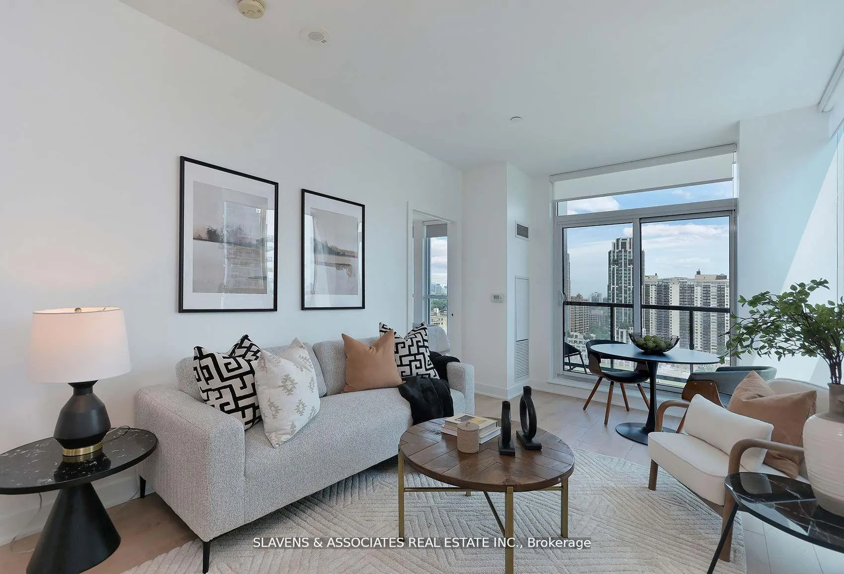 Photo 3 of Unit 1604, 1486 Bathurst Street, Toronto, Humewood-Cedarvale — HOMEH