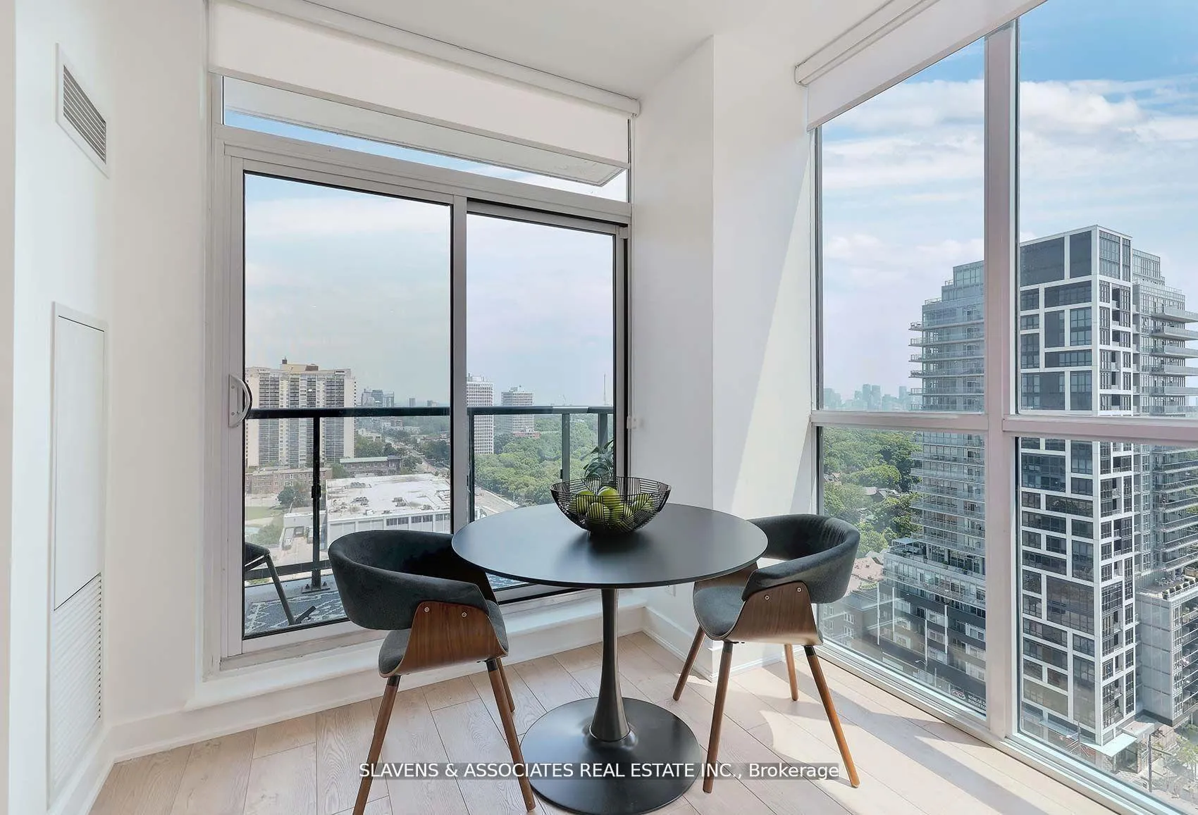 Photo 4 of Unit 1604, 1486 Bathurst Street, Toronto, Humewood-Cedarvale — HOMEH