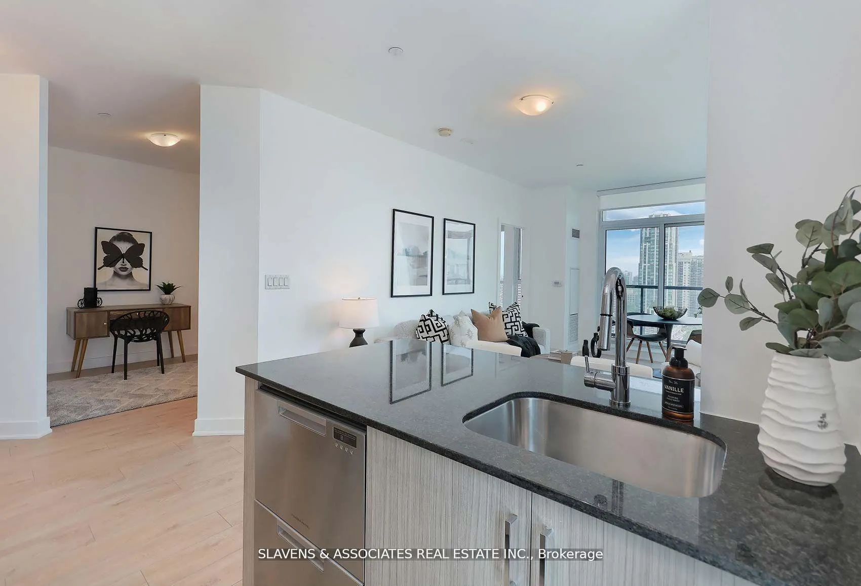 Photo 7 of Unit 1604, 1486 Bathurst Street, Toronto, Humewood-Cedarvale — HOMEH
