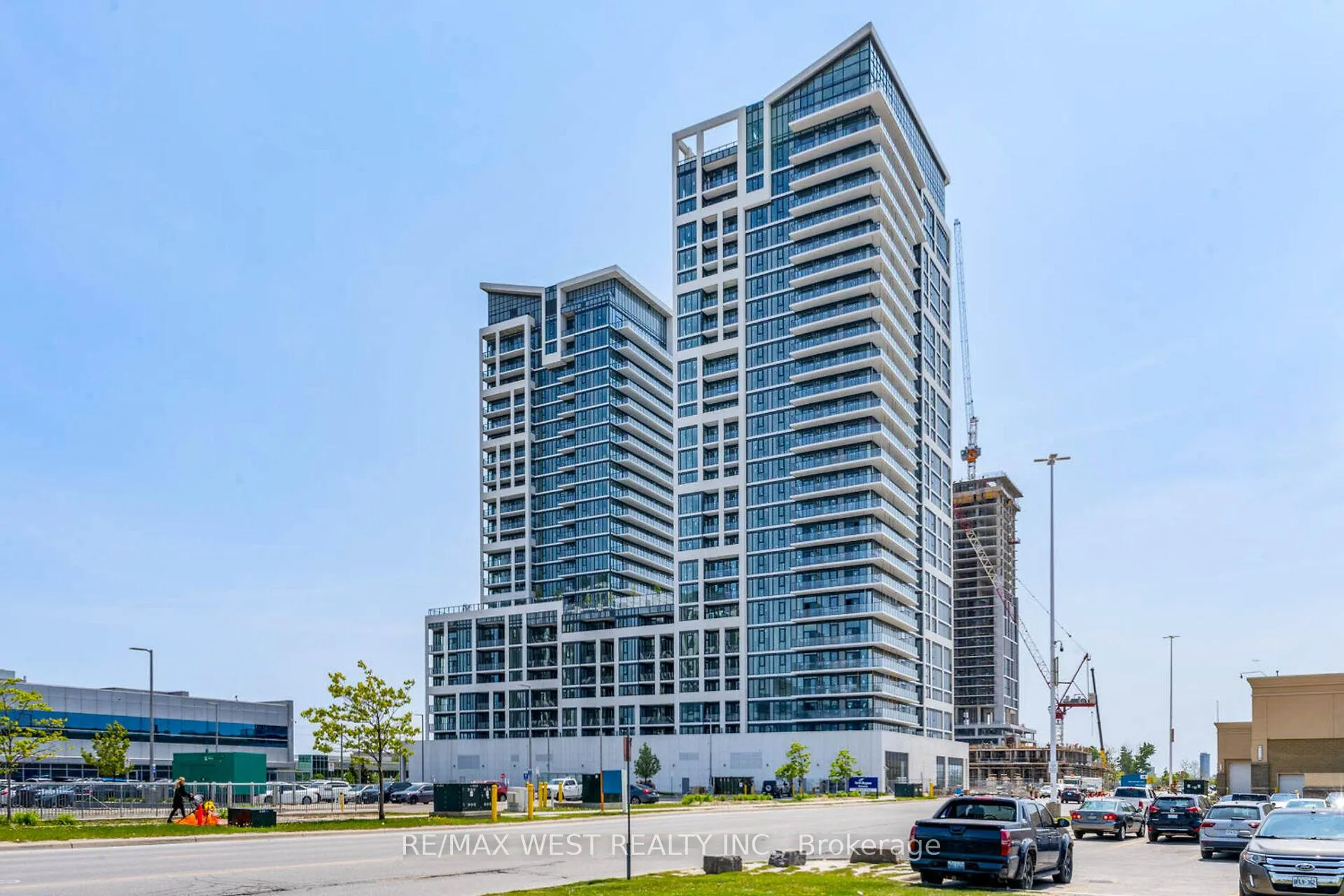 Photo 1 of Unit 820, 8960 Jane Street, Vaughan, Concord — HOMEH