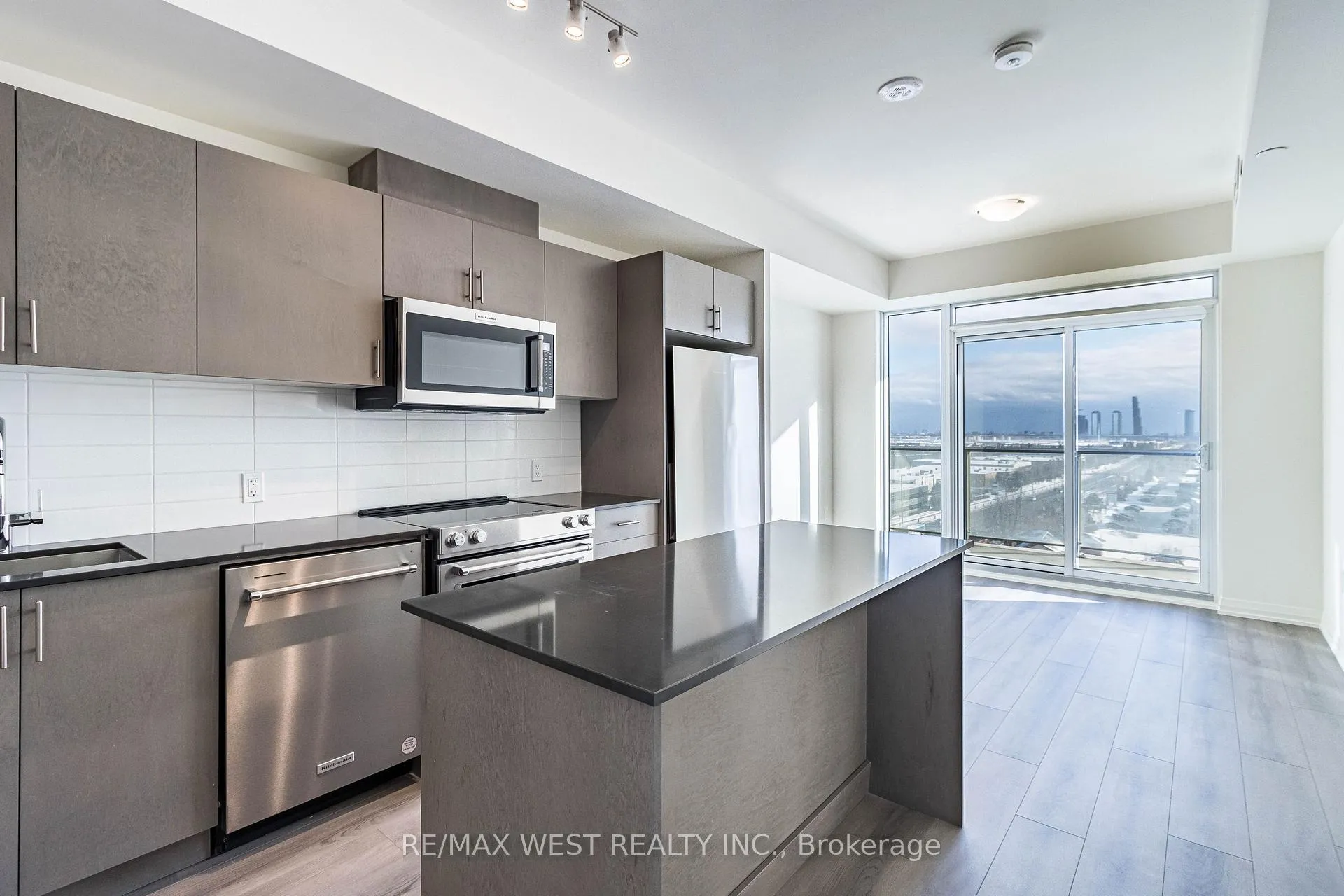 Photo 9 of Unit 820, 8960 Jane Street, Vaughan, Concord — HOMEH