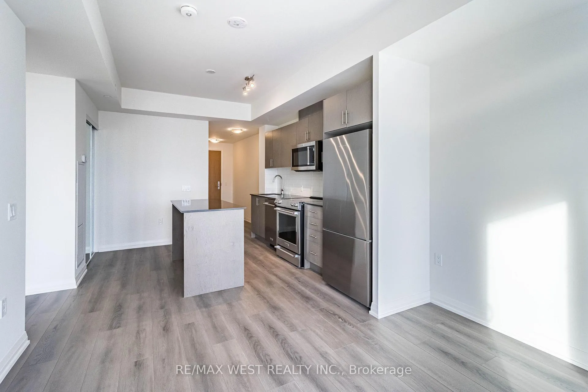 Photo 12 of Unit 820, 8960 Jane Street, Vaughan, Concord — HOMEH