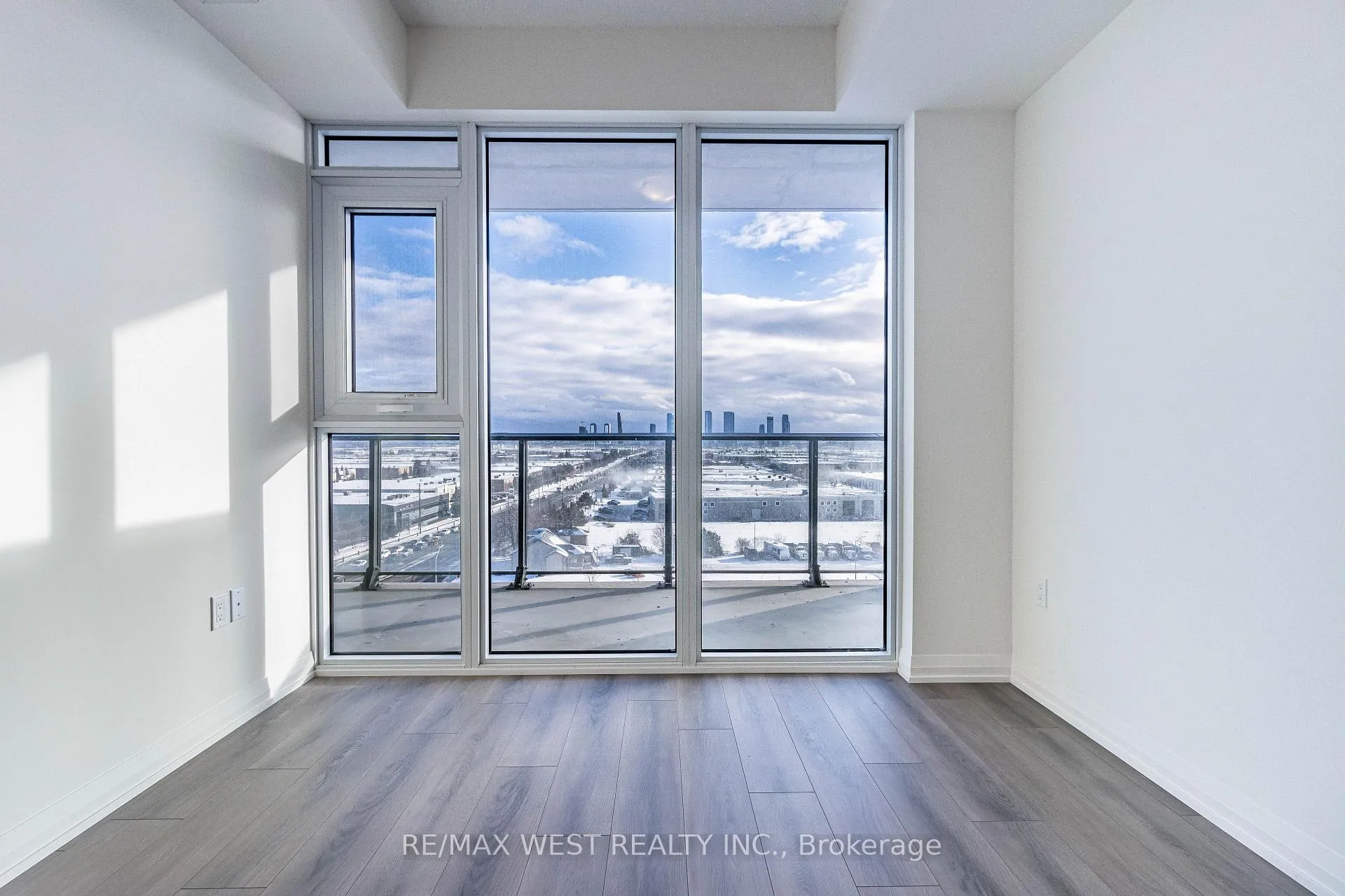 Photo 15 of Unit 820, 8960 Jane Street, Vaughan, Concord — HOMEH