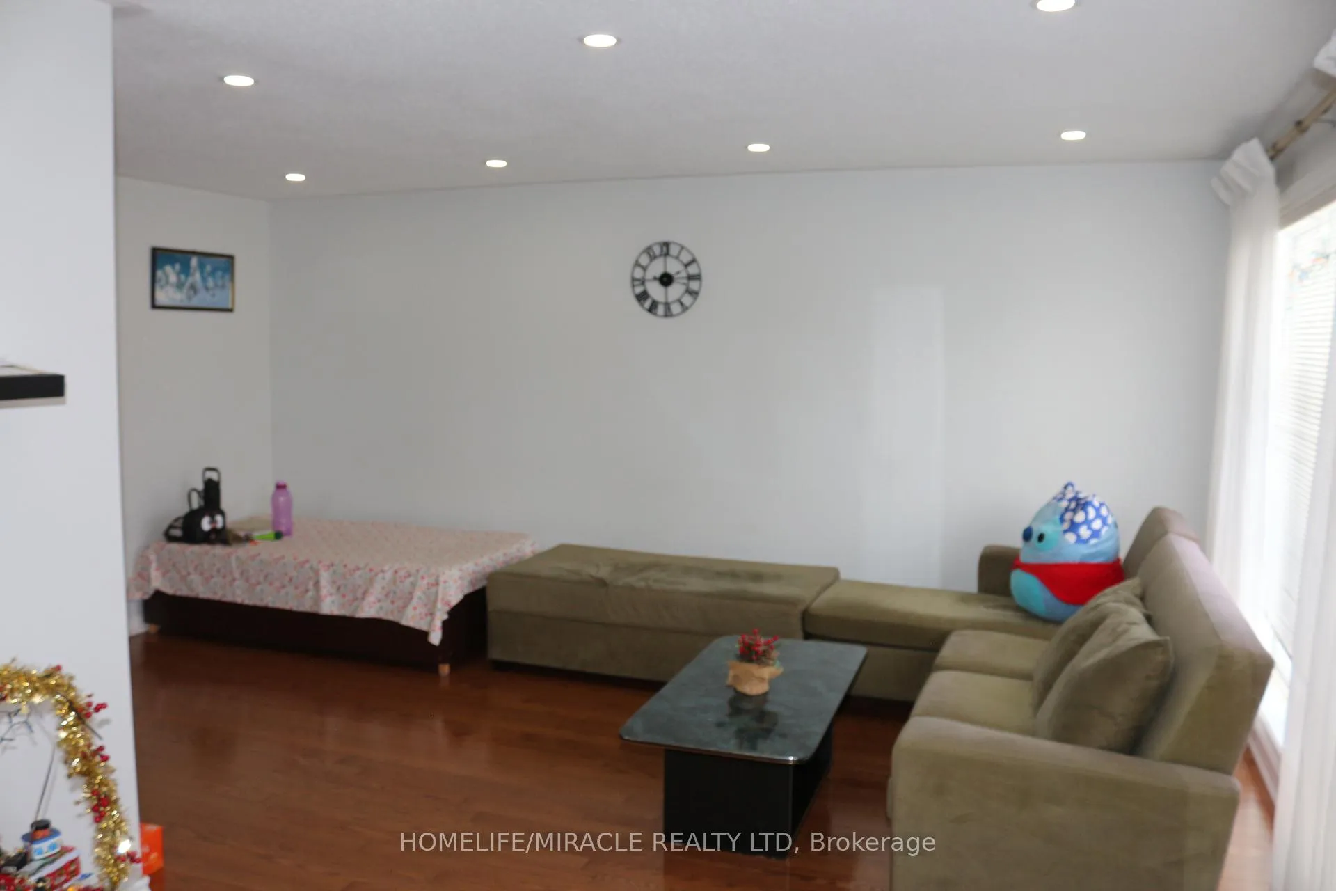 Photo 3 of 53 Ascot Avenue, Brampton, Avondale — HOMEH