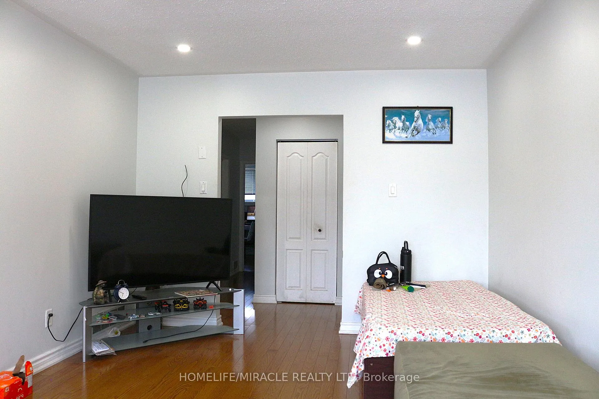 Photo 4 of 53 Ascot Avenue, Brampton, Avondale — HOMEH