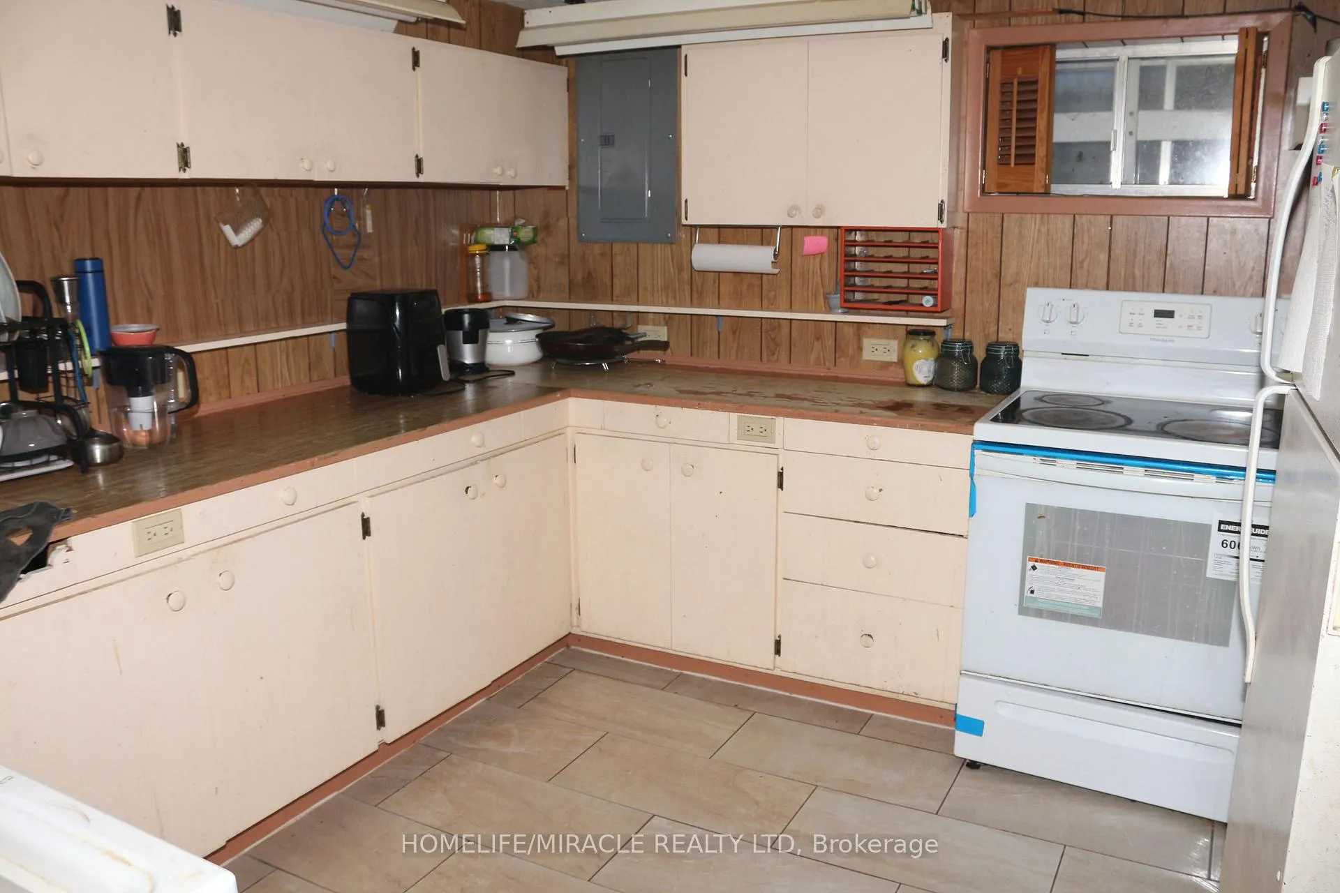 Photo 11 of 53 Ascot Avenue, Brampton, Avondale — HOMEH