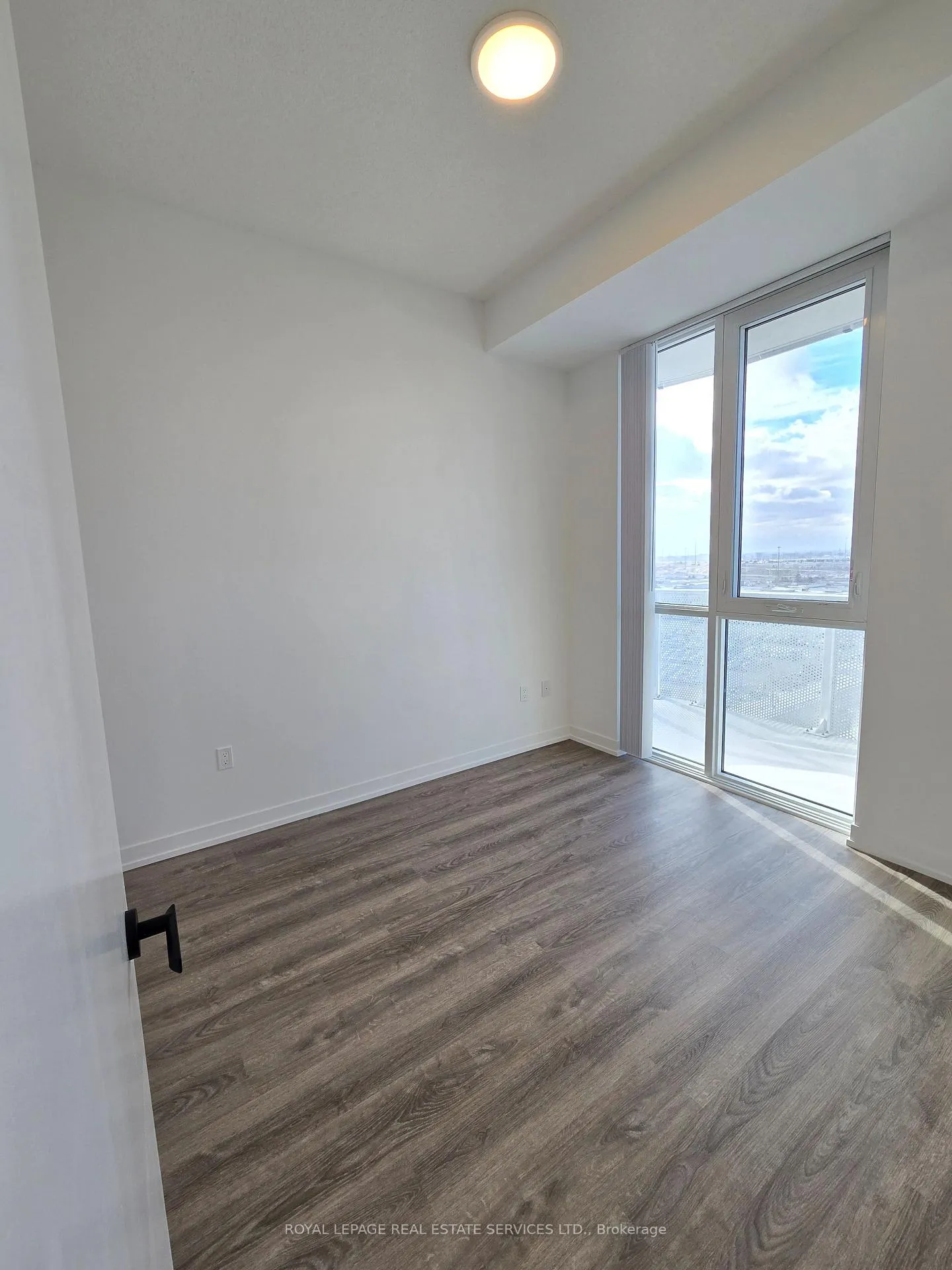 Photo 3 of Unit 807, 195 Commerce Street W, Vaughan, Vaughan Corporate Centre — HOMEH