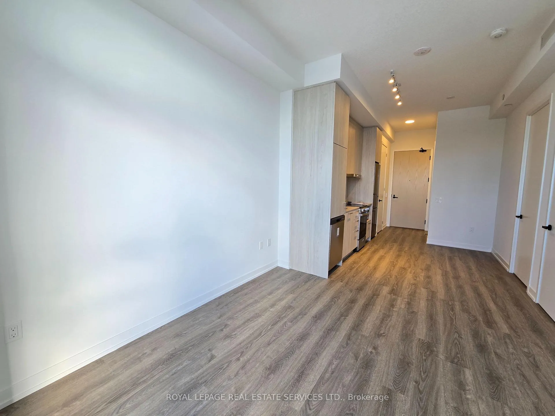 Photo 4 of Unit 807, 195 Commerce Street W, Vaughan, Vaughan Corporate Centre — HOMEH