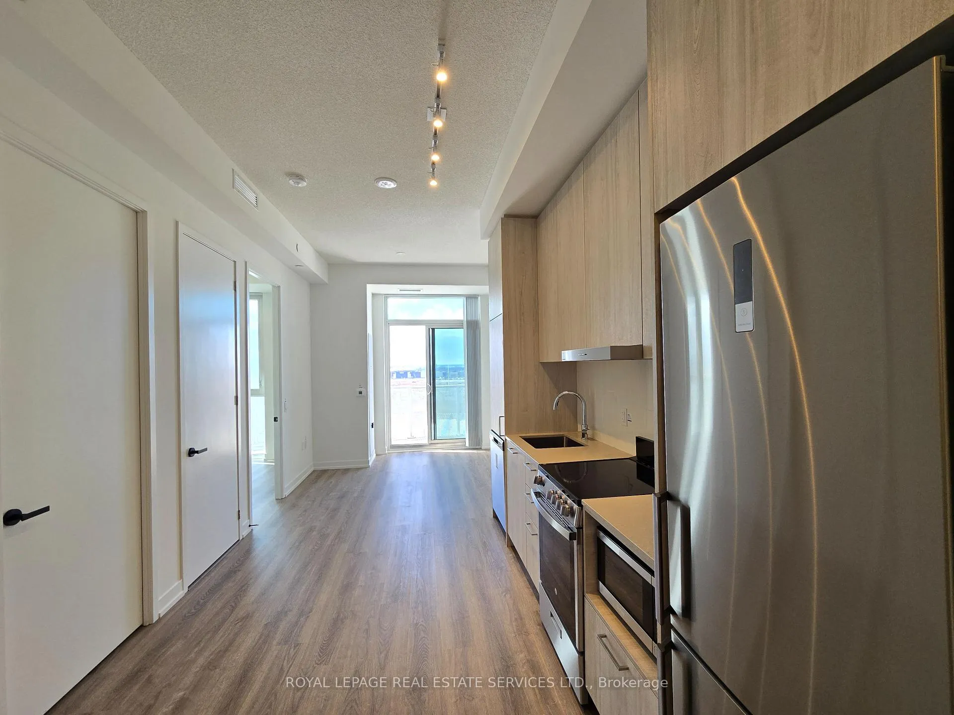 Photo 5 of Unit 807, 195 Commerce Street W, Vaughan, Vaughan Corporate Centre — HOMEH