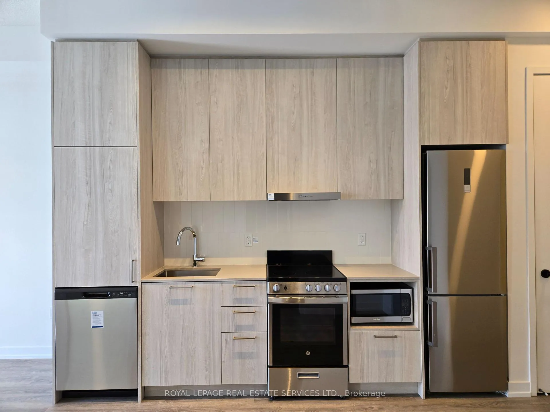Photo 6 of Unit 807, 195 Commerce Street W, Vaughan, Vaughan Corporate Centre — HOMEH