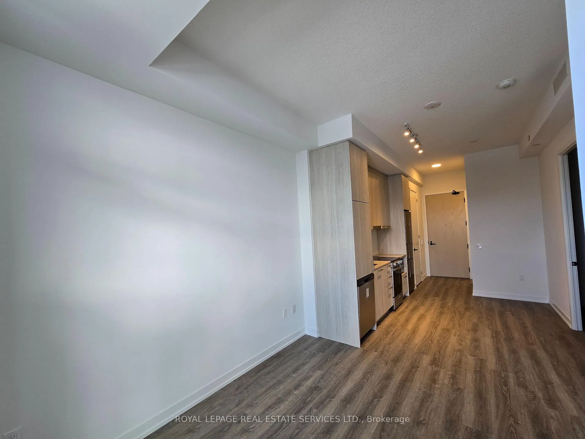Photo 8 of Unit 807, 195 Commerce Street W, Vaughan, Vaughan Corporate Centre — HOMEH