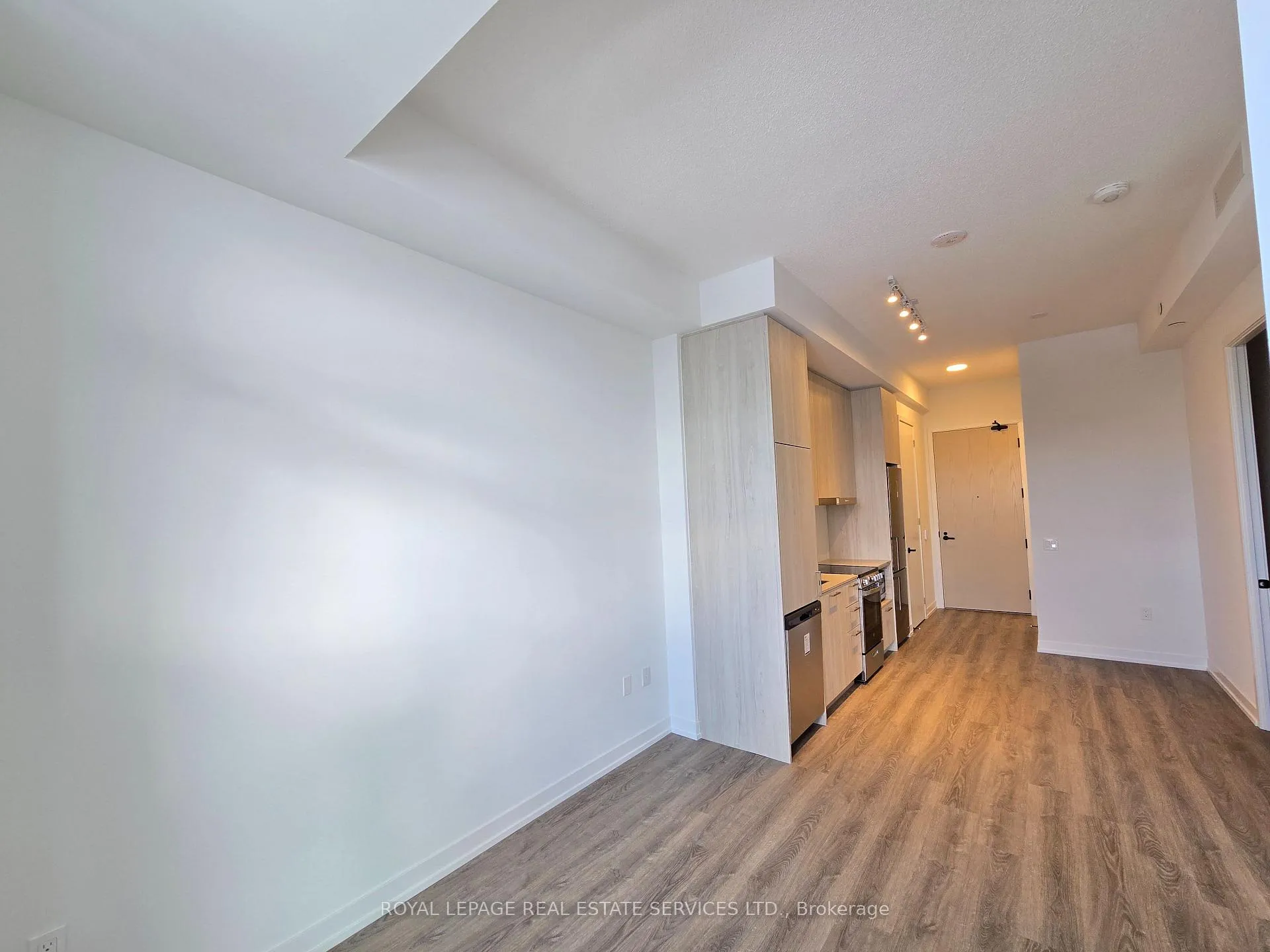 Photo 9 of Unit 807, 195 Commerce Street W, Vaughan, Vaughan Corporate Centre — HOMEH