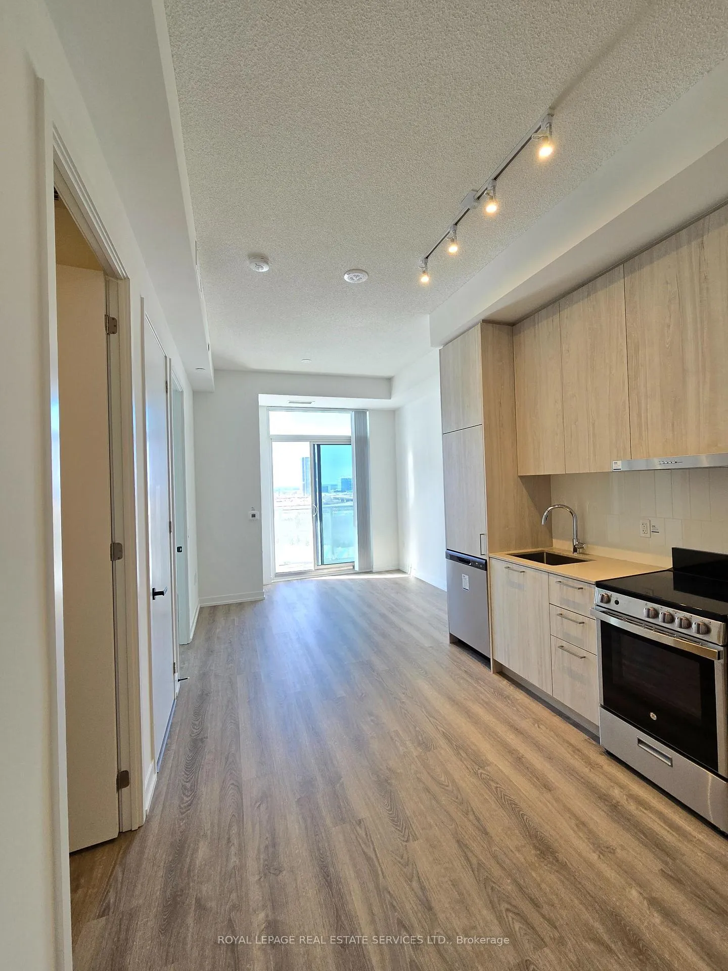 Photo 12 of Unit 807, 195 Commerce Street W, Vaughan, Vaughan Corporate Centre — HOMEH