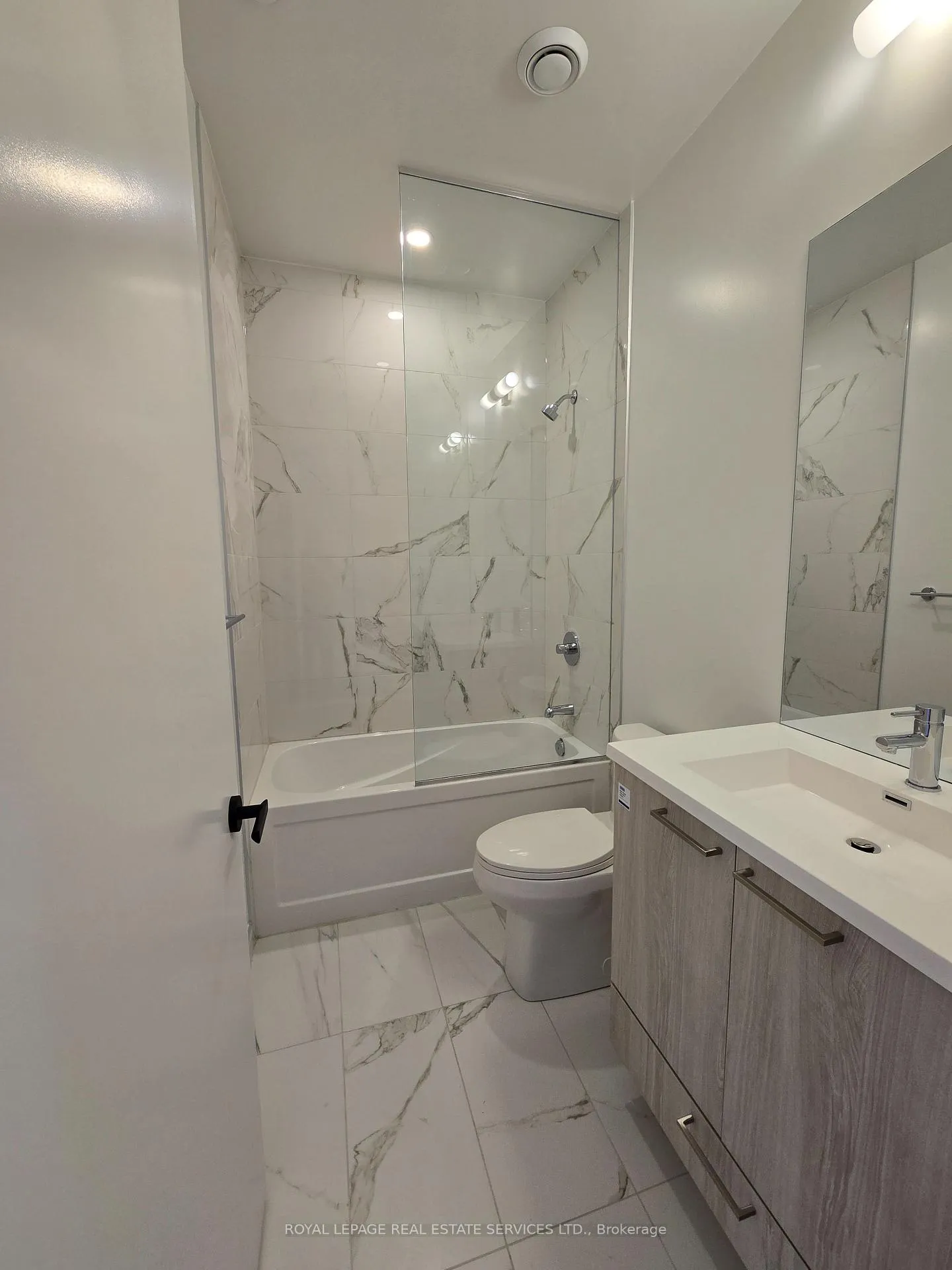 Photo 15 of Unit 807, 195 Commerce Street W, Vaughan, Vaughan Corporate Centre — HOMEH