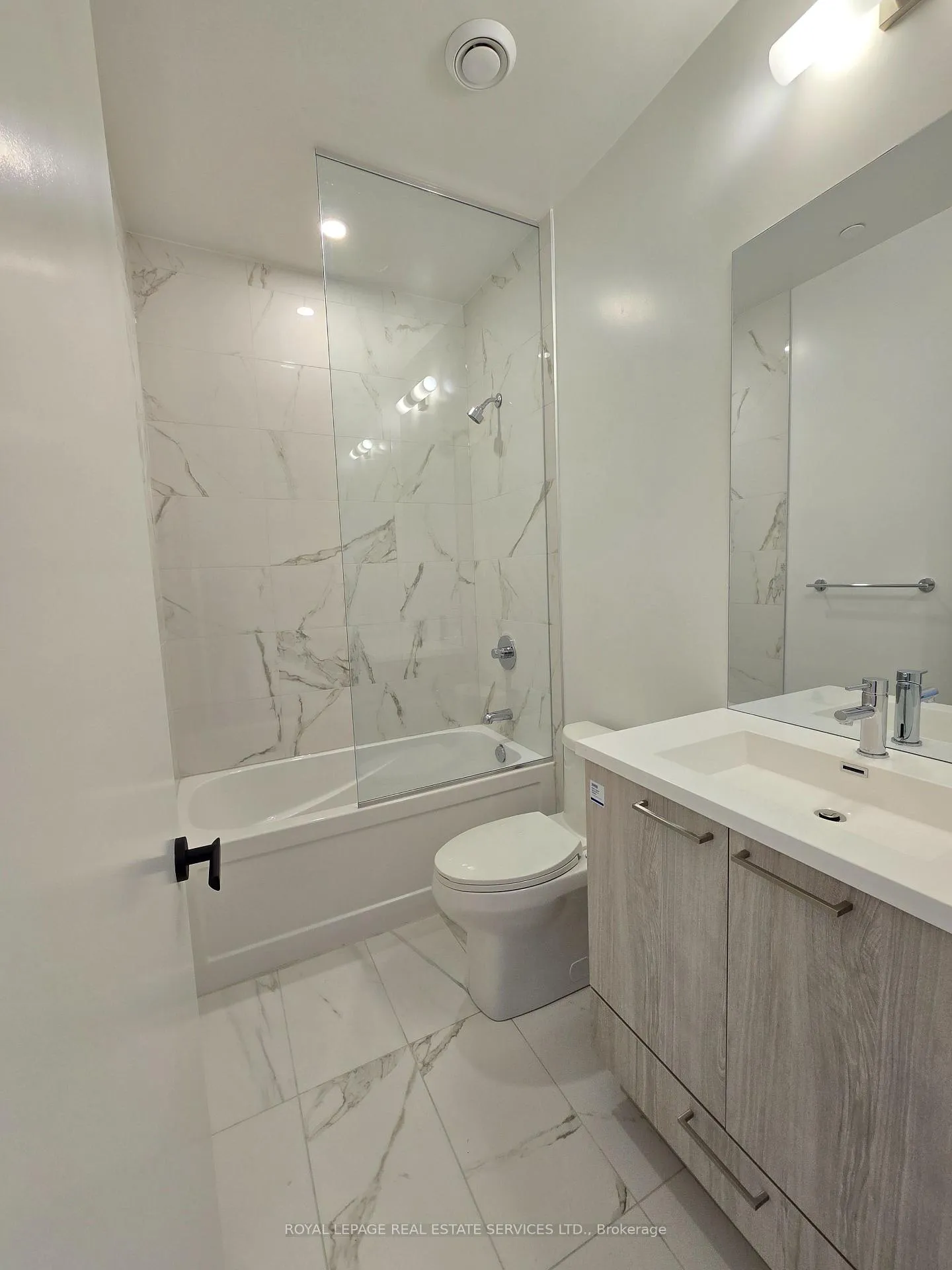 Photo 17 of Unit 807, 195 Commerce Street W, Vaughan, Vaughan Corporate Centre — HOMEH