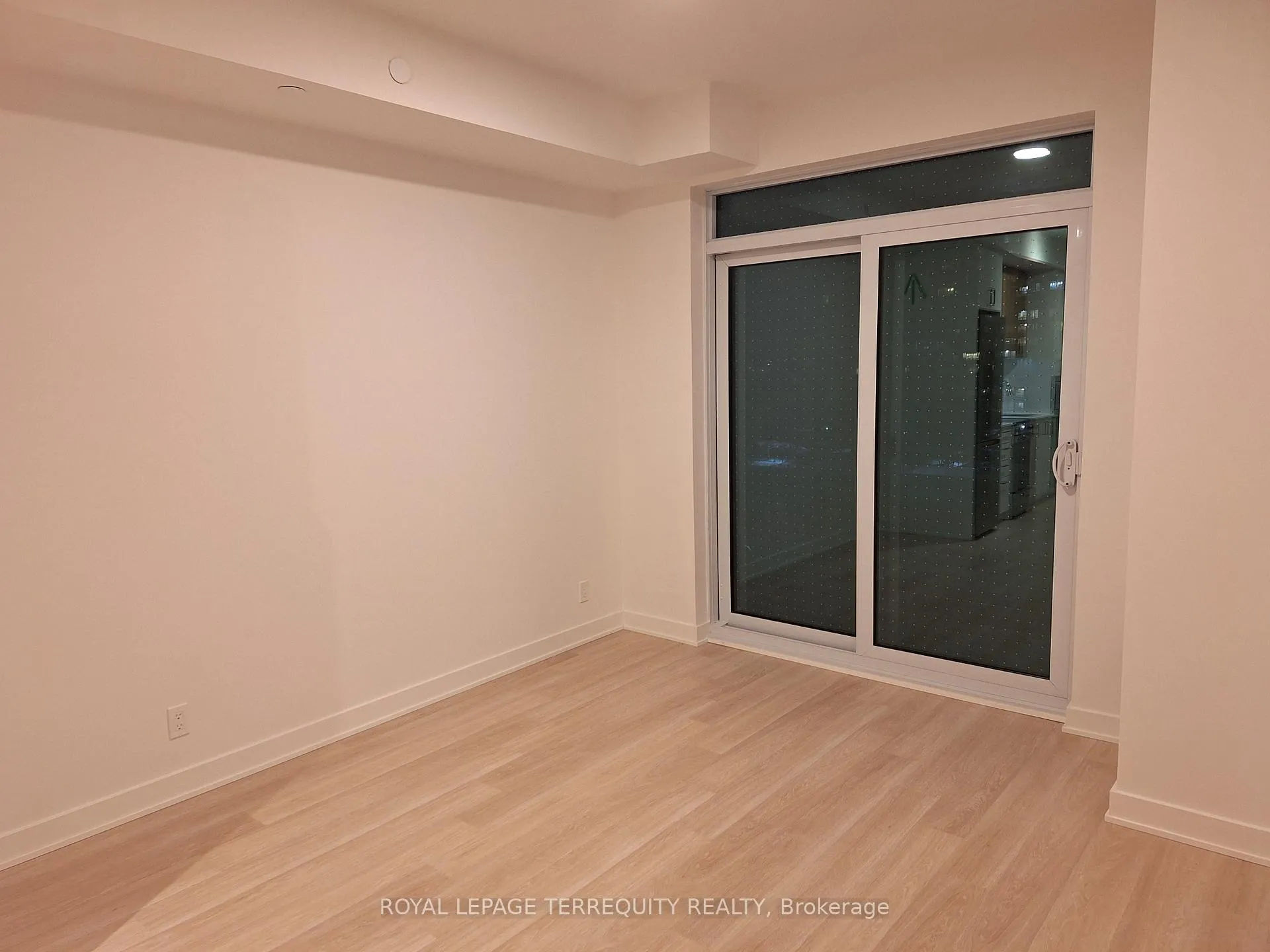 Photo 7 of Unit 411A, 30 Upper Mall Way, Vaughan, Brownridge — HOMEH