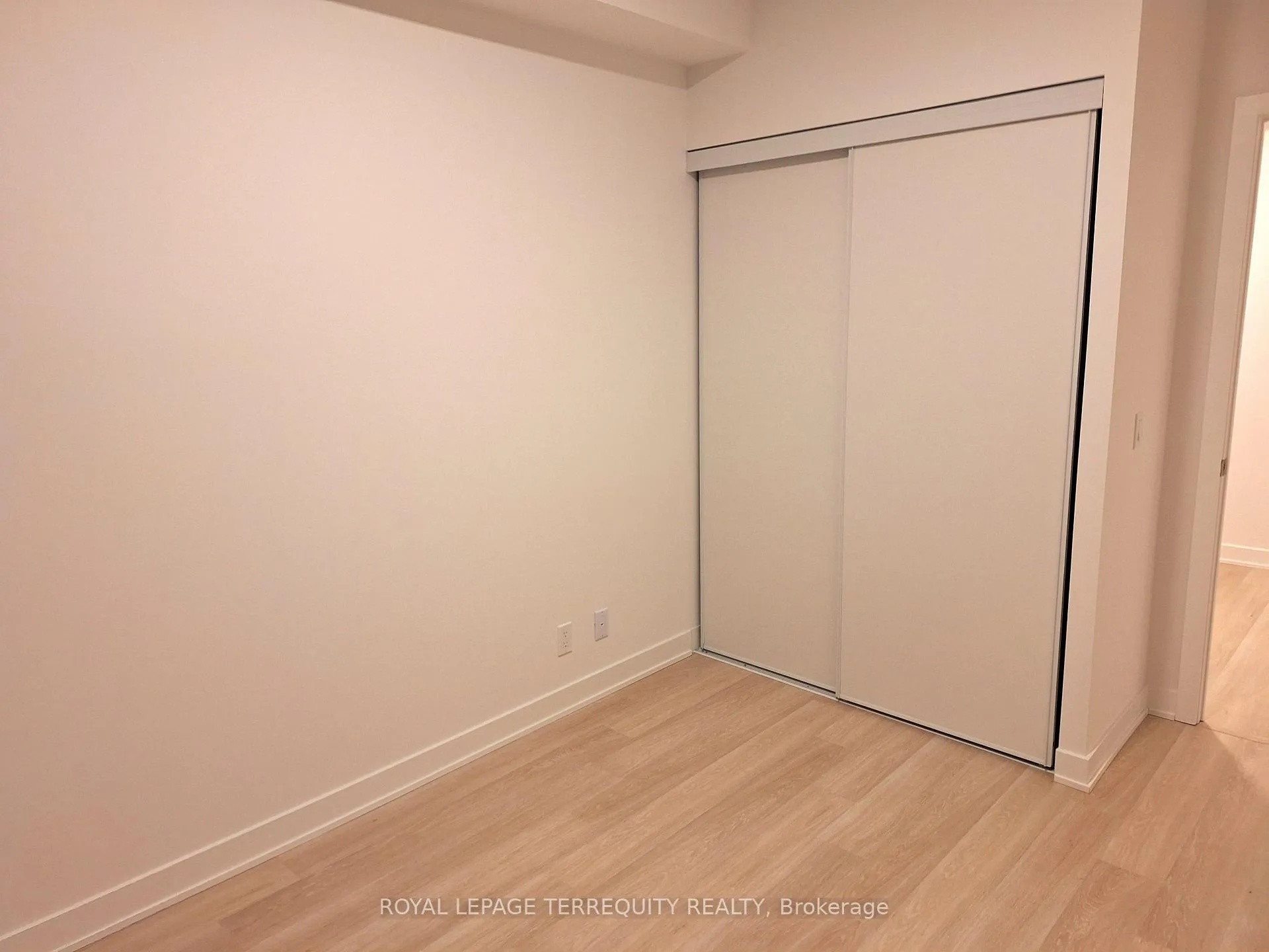 Photo 11 of Unit 411A, 30 Upper Mall Way, Vaughan, Brownridge — HOMEH