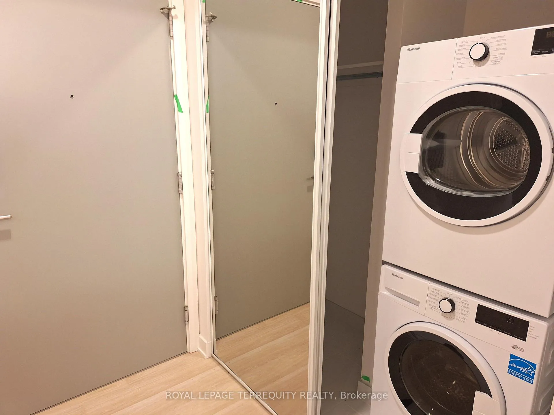 Photo 12 of Unit 411A, 30 Upper Mall Way, Vaughan, Brownridge — HOMEH