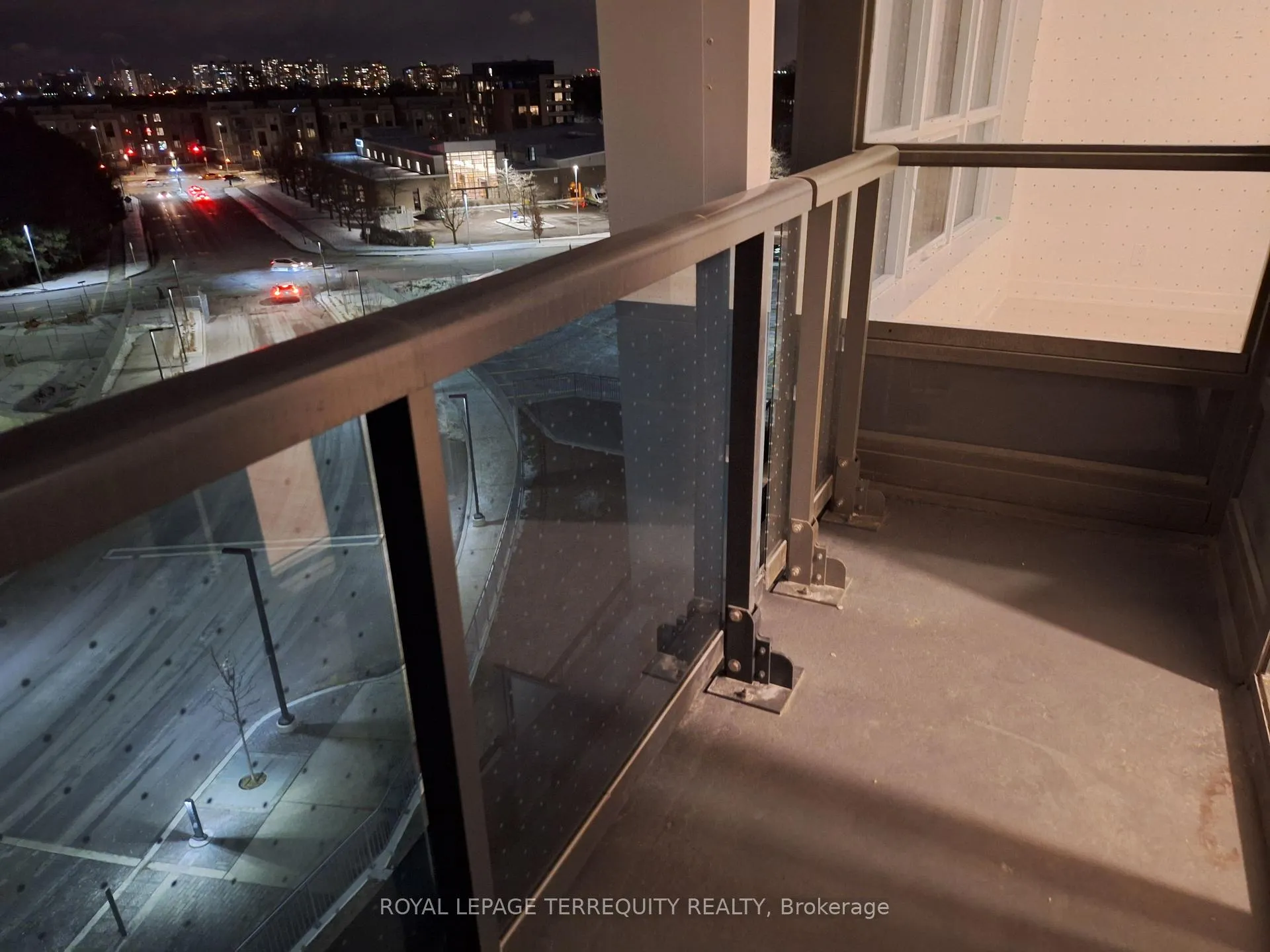 Photo 13 of Unit 411A, 30 Upper Mall Way, Vaughan, Brownridge — HOMEH