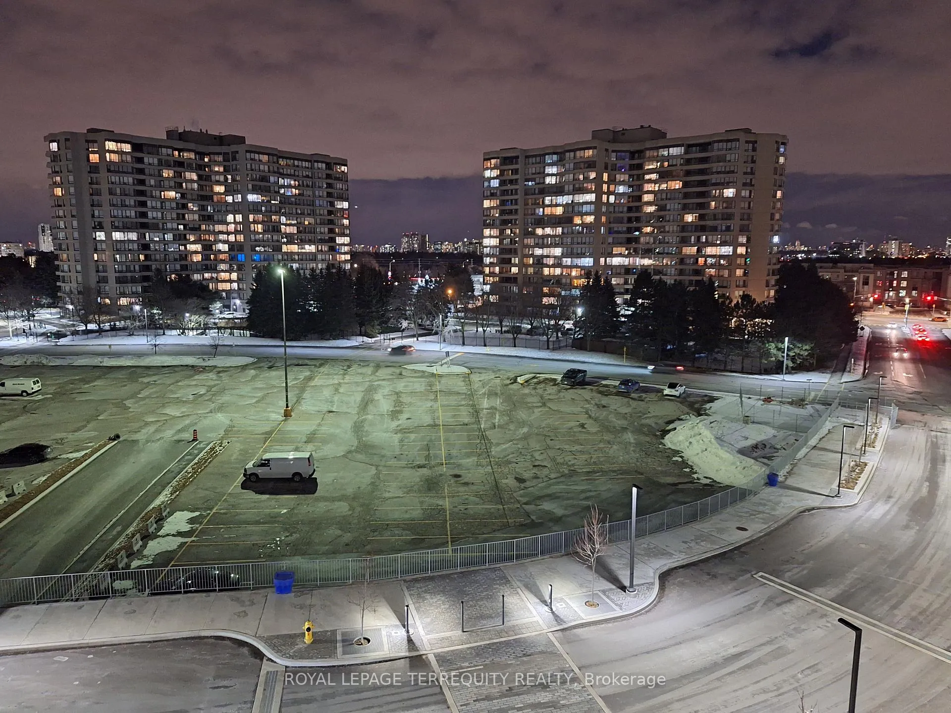 Photo 14 of Unit 411A, 30 Upper Mall Way, Vaughan, Brownridge — HOMEH