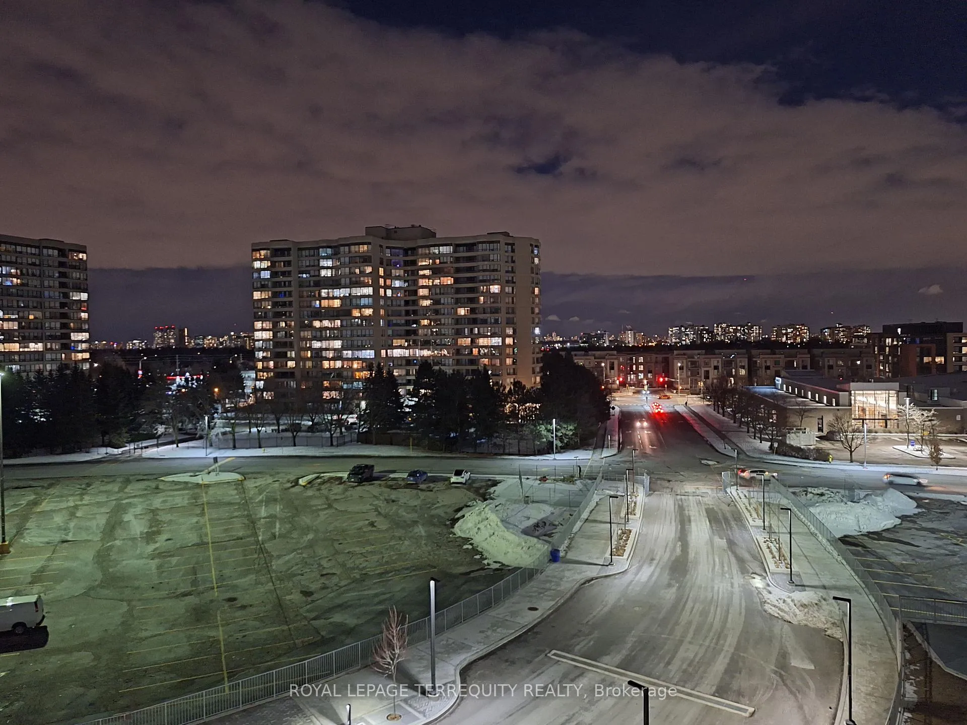 Photo 15 of Unit 411A, 30 Upper Mall Way, Vaughan, Brownridge — HOMEH