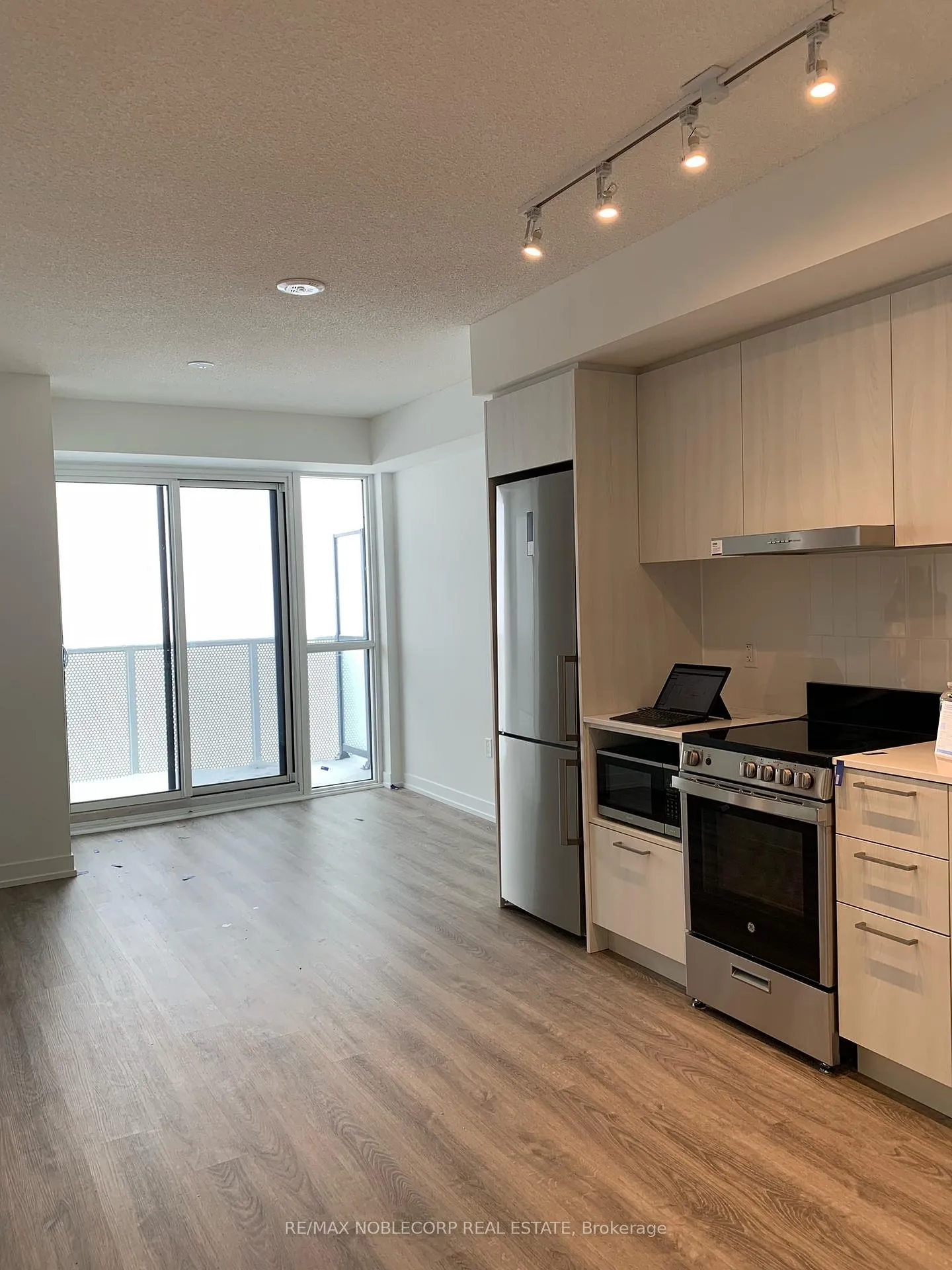 Photo 2 of Unit 3805, 195 Commerce Street, Vaughan, Vaughan Corporate Centre — HOMEH