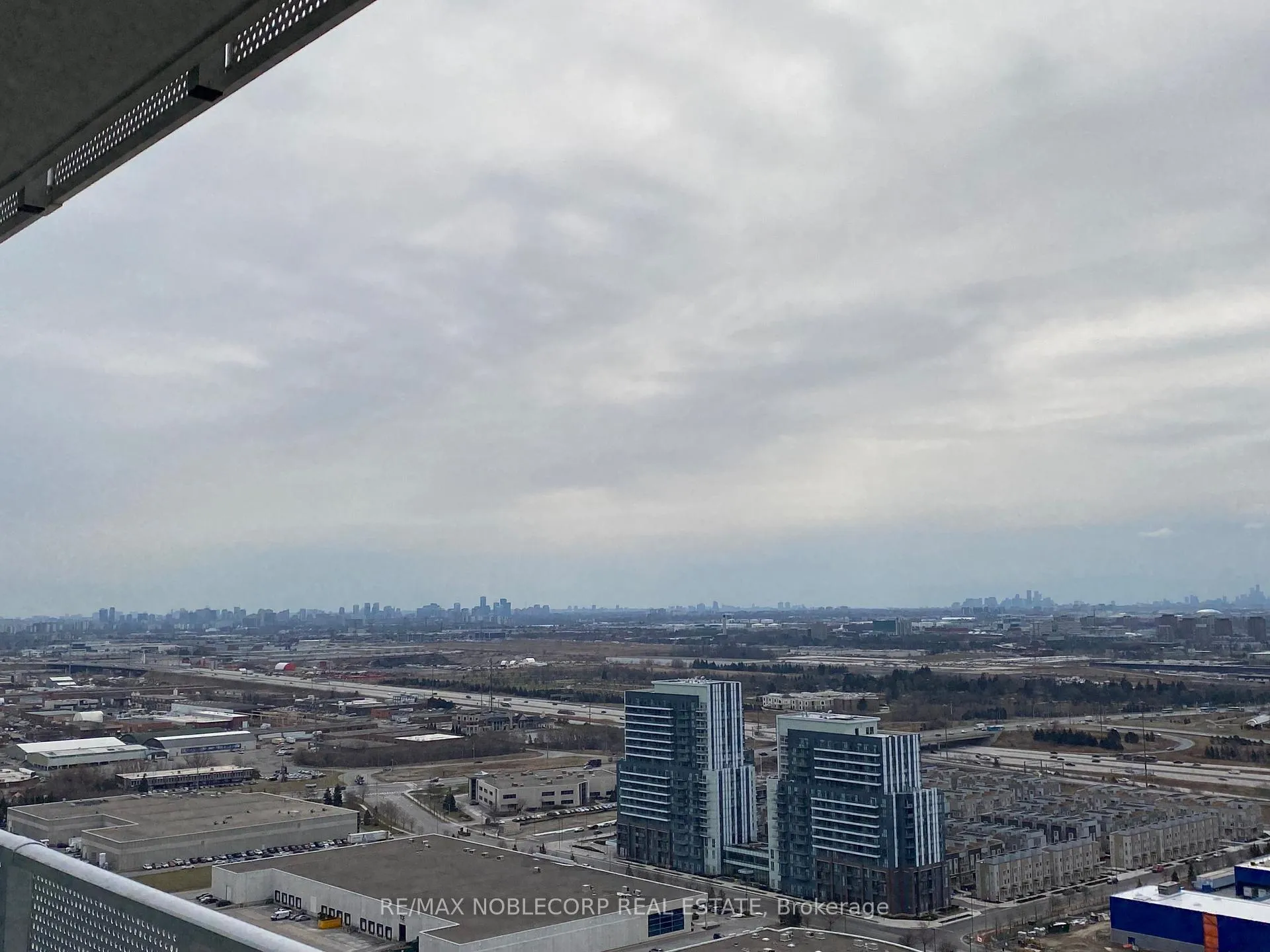 Photo 15 of Unit 3805, 195 Commerce Street, Vaughan, Vaughan Corporate Centre — HOMEH