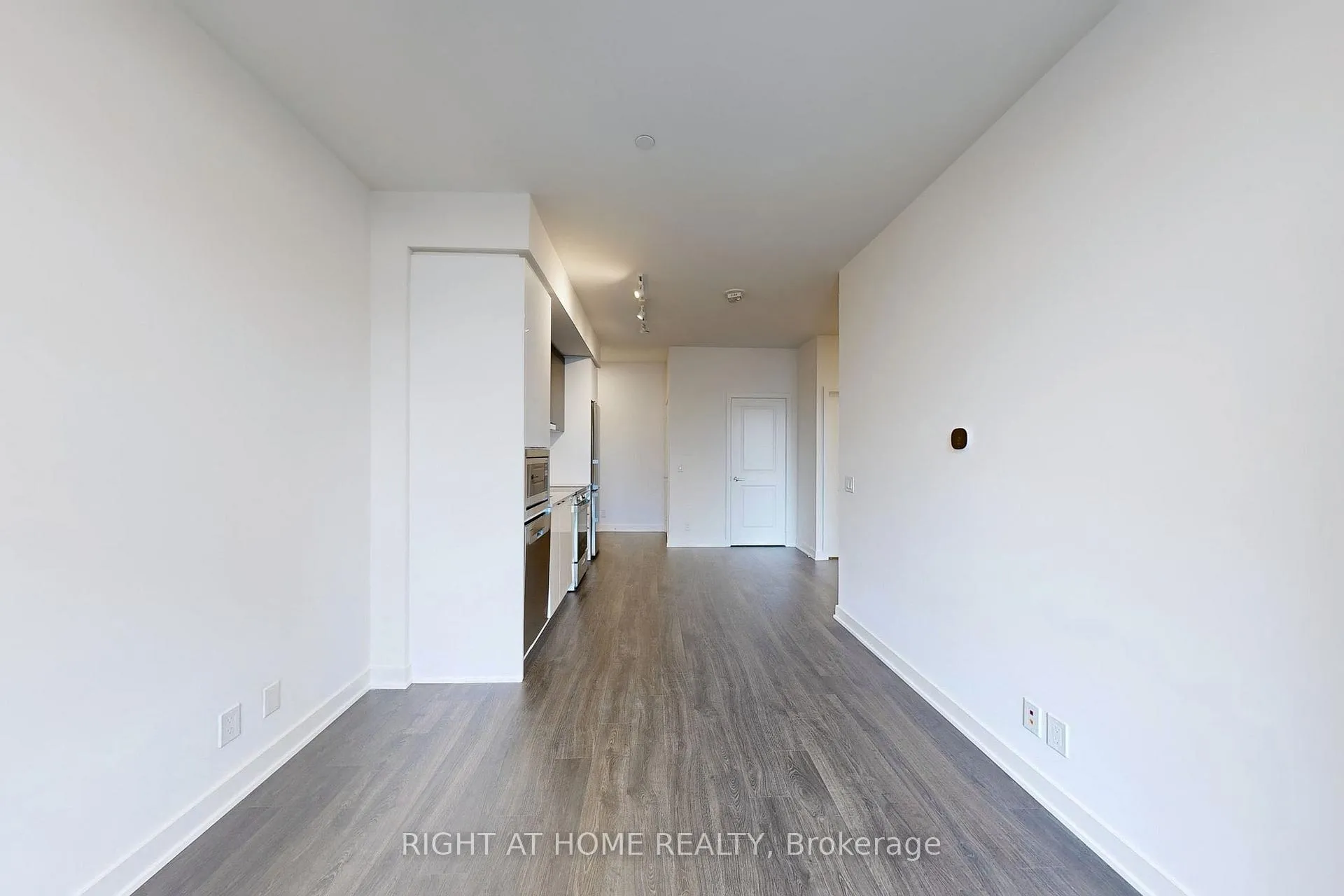 Photo 5 of Unit 212A, 30 Upper Mall Way, Vaughan, Brownridge — HOMEH