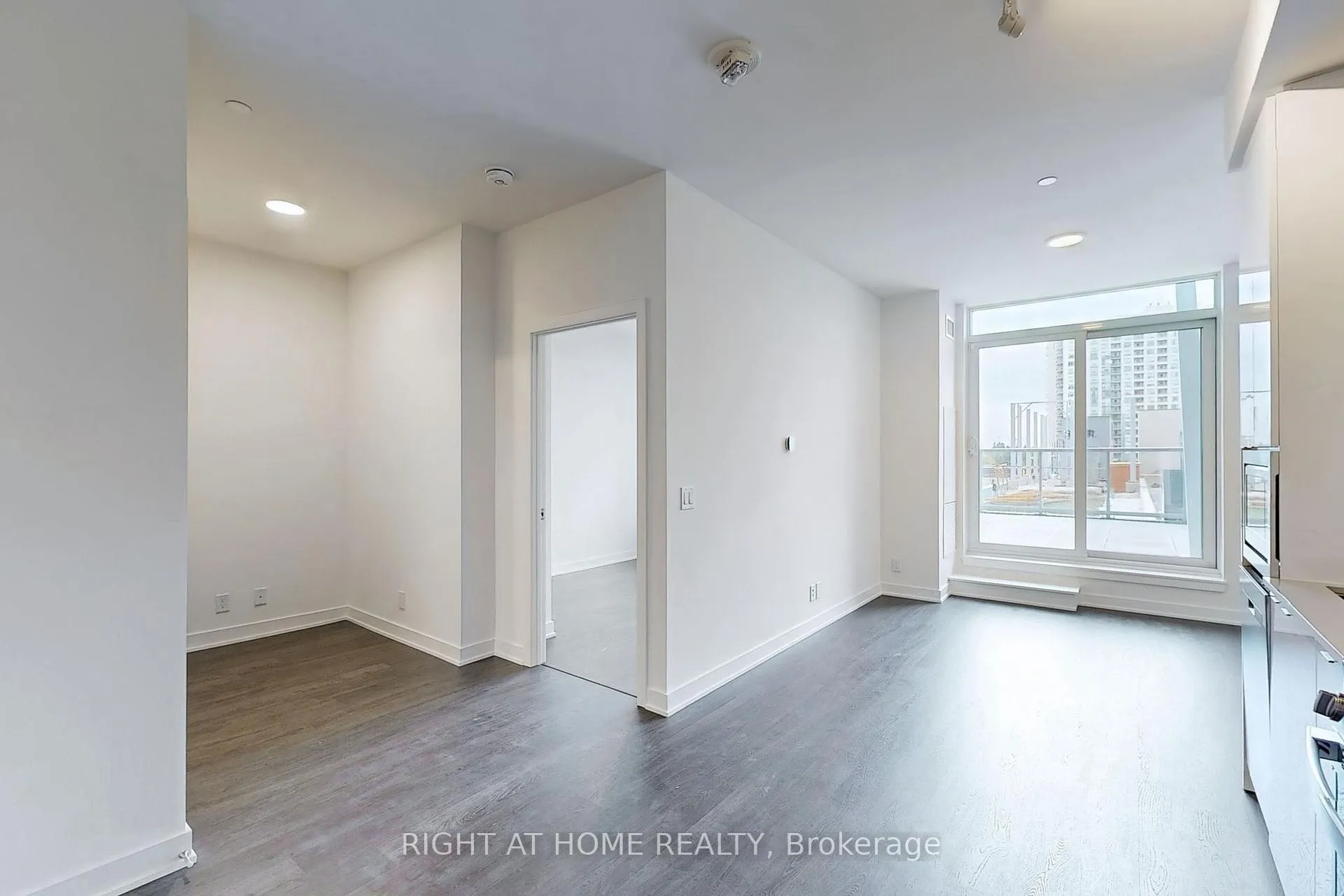 Photo 6 of Unit 212A, 30 Upper Mall Way, Vaughan, Brownridge — HOMEH