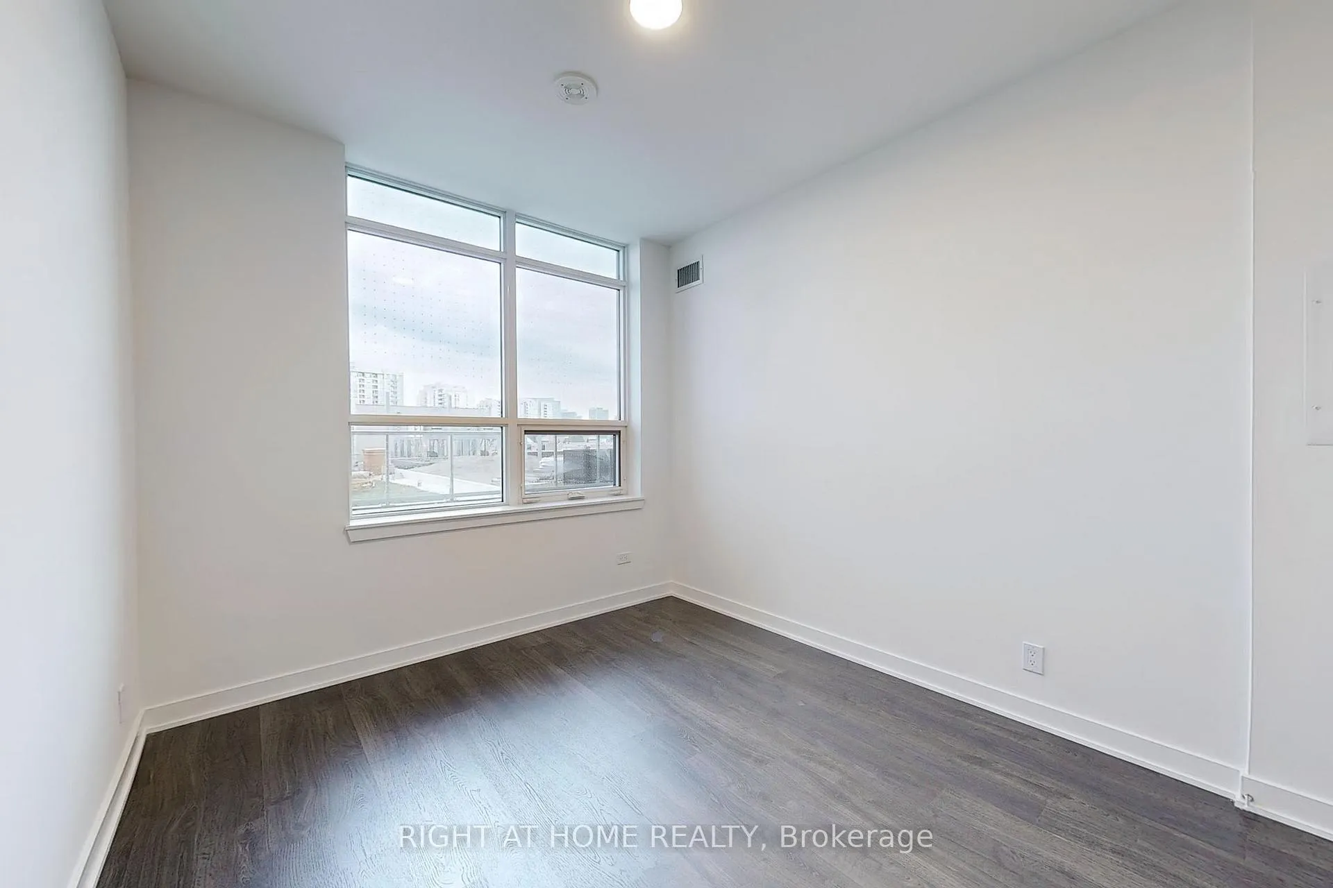 Photo 8 of Unit 212A, 30 Upper Mall Way, Vaughan, Brownridge — HOMEH