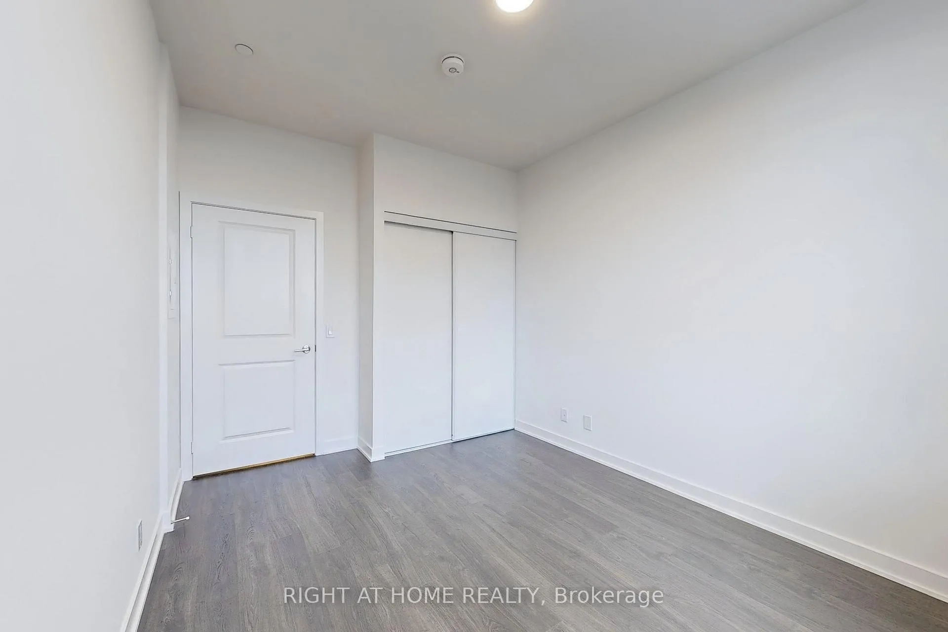 Photo 10 of Unit 212A, 30 Upper Mall Way, Vaughan, Brownridge — HOMEH