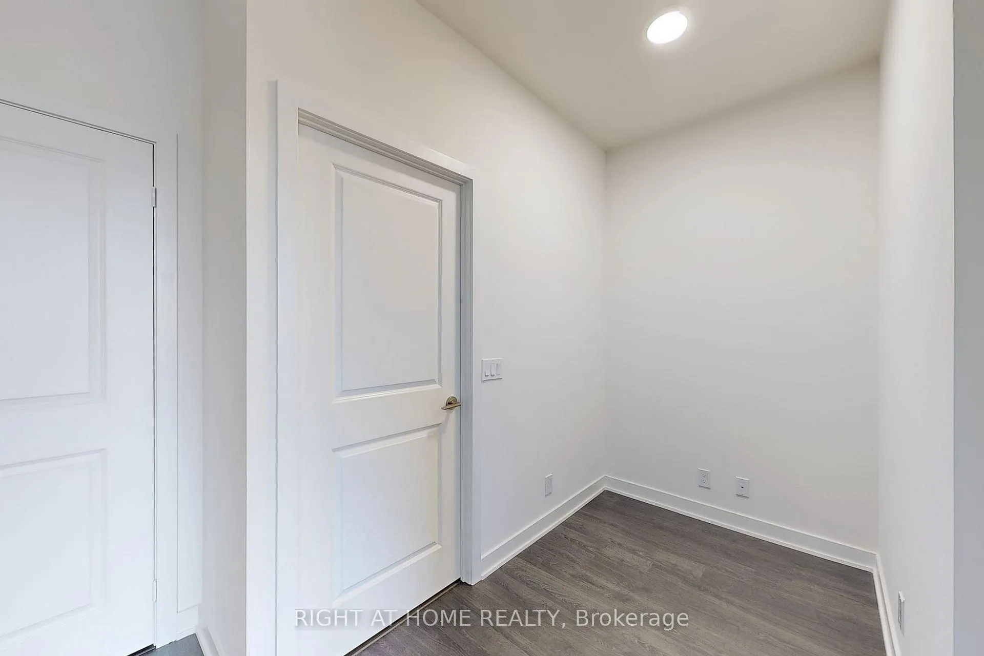 Photo 11 of Unit 212A, 30 Upper Mall Way, Vaughan, Brownridge — HOMEH