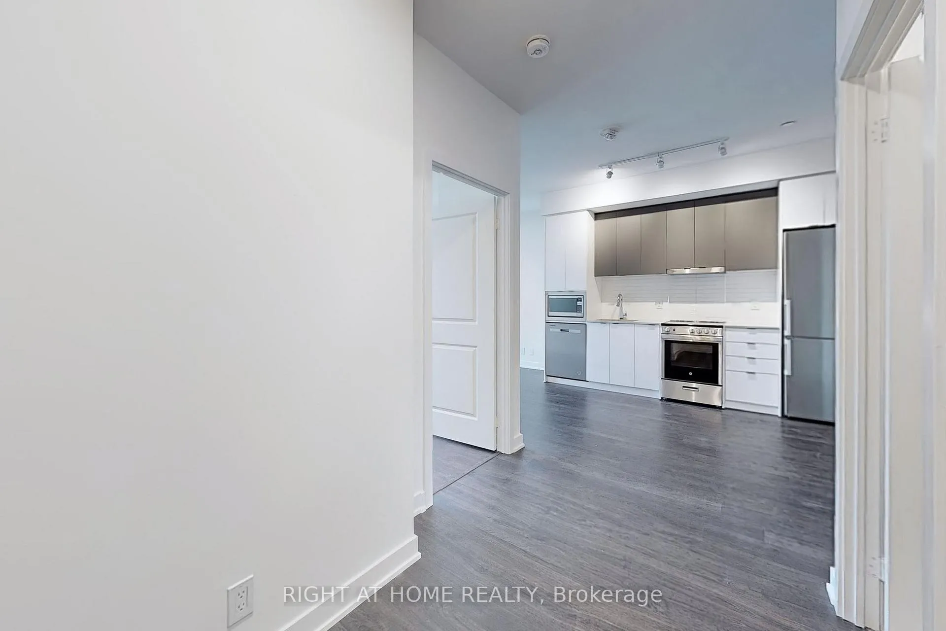 Photo 12 of Unit 212A, 30 Upper Mall Way, Vaughan, Brownridge — HOMEH