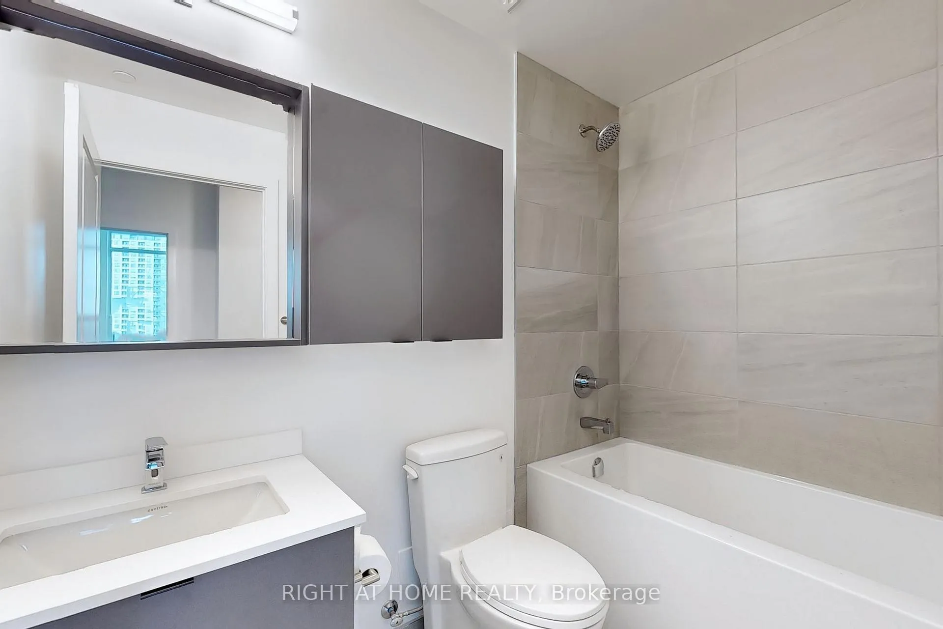 Photo 13 of Unit 212A, 30 Upper Mall Way, Vaughan, Brownridge — HOMEH