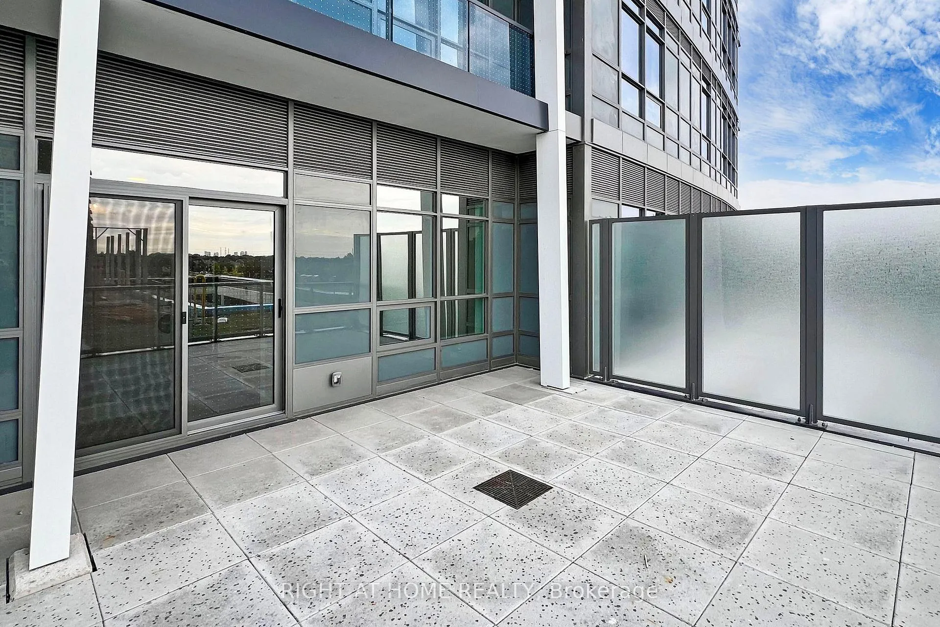 Photo 14 of Unit 212A, 30 Upper Mall Way, Vaughan, Brownridge — HOMEH