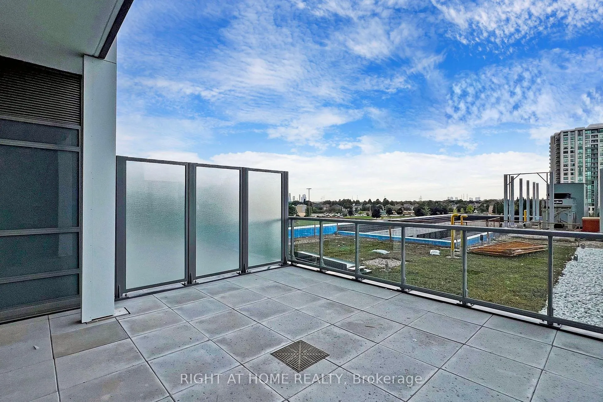 Photo 15 of Unit 212A, 30 Upper Mall Way, Vaughan, Brownridge — HOMEH