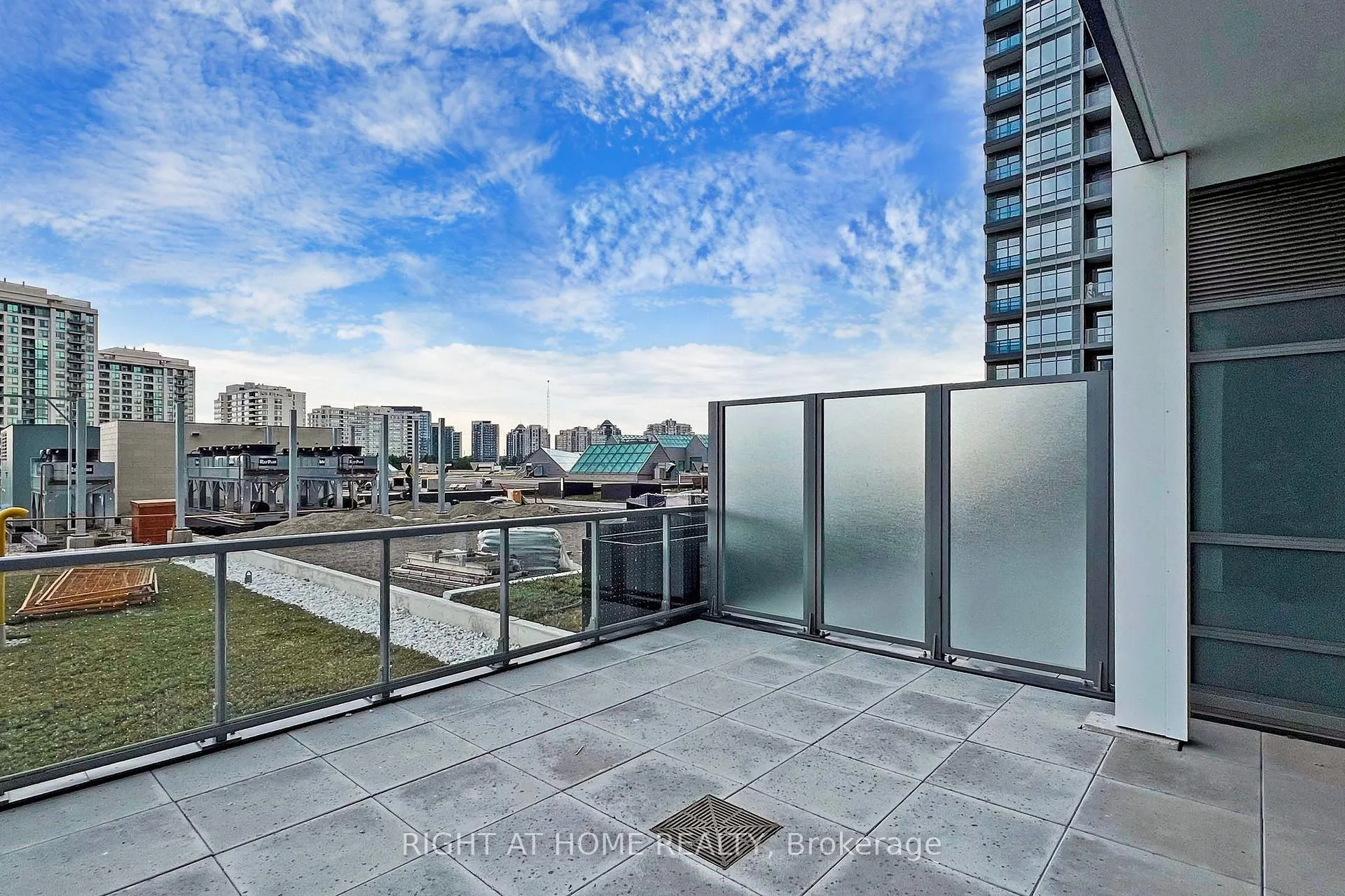 Photo 16 of Unit 212A, 30 Upper Mall Way, Vaughan, Brownridge — HOMEH