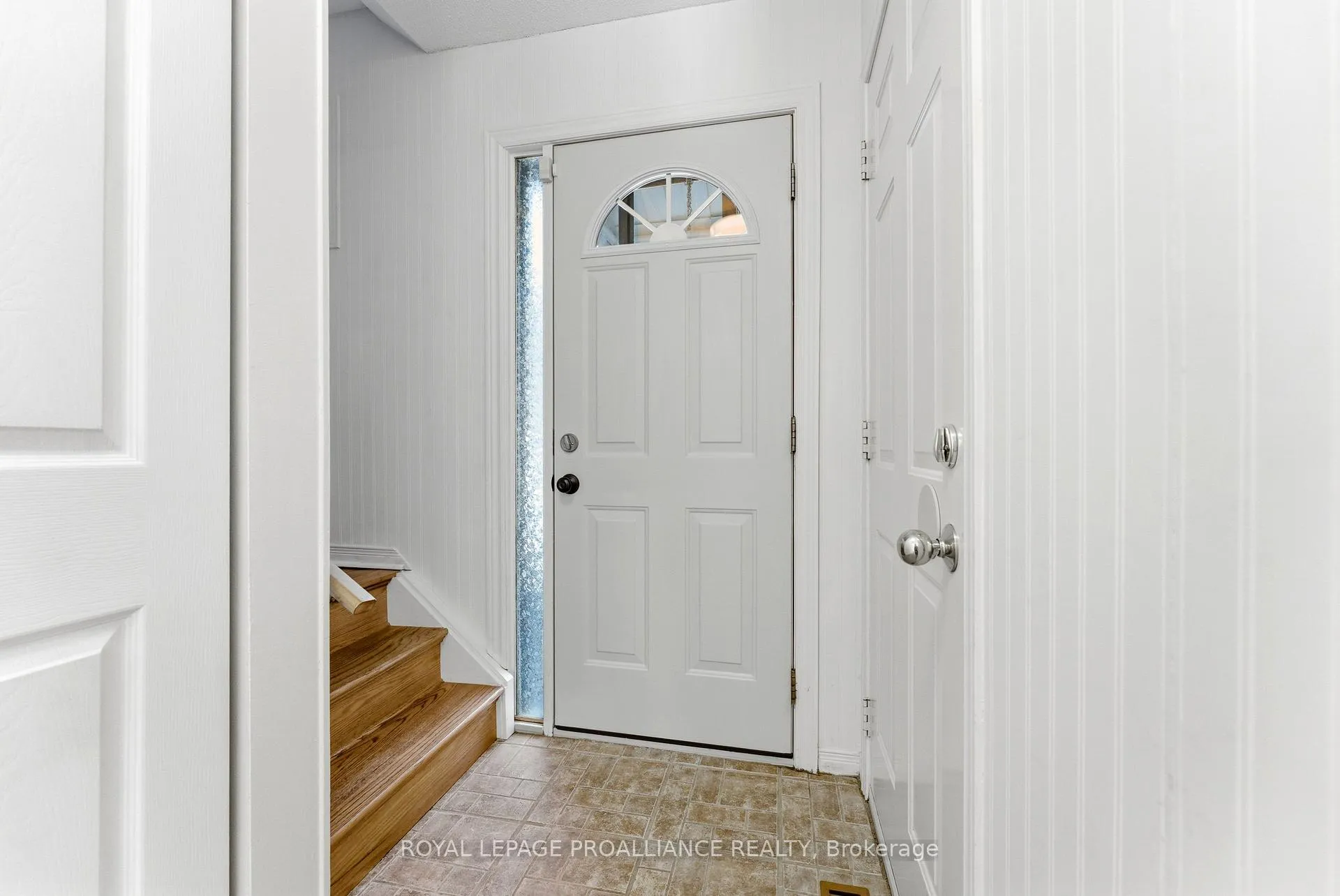 Photo 4 of Unit G, 168G Singleton Drive, Belleville, Belleville Ward — HOMEH