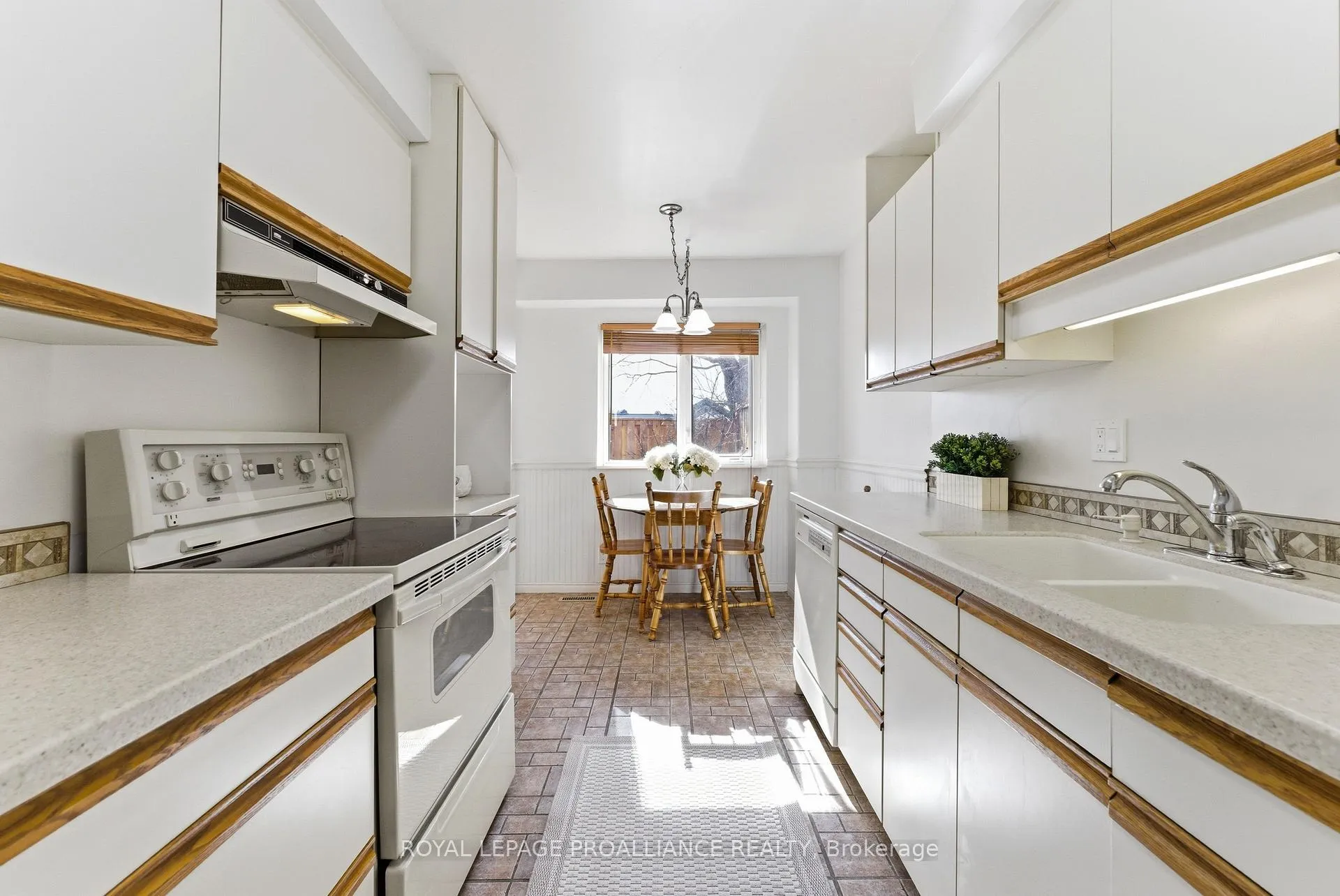 Photo 6 of Unit G, 168G Singleton Drive, Belleville, Belleville Ward — HOMEH