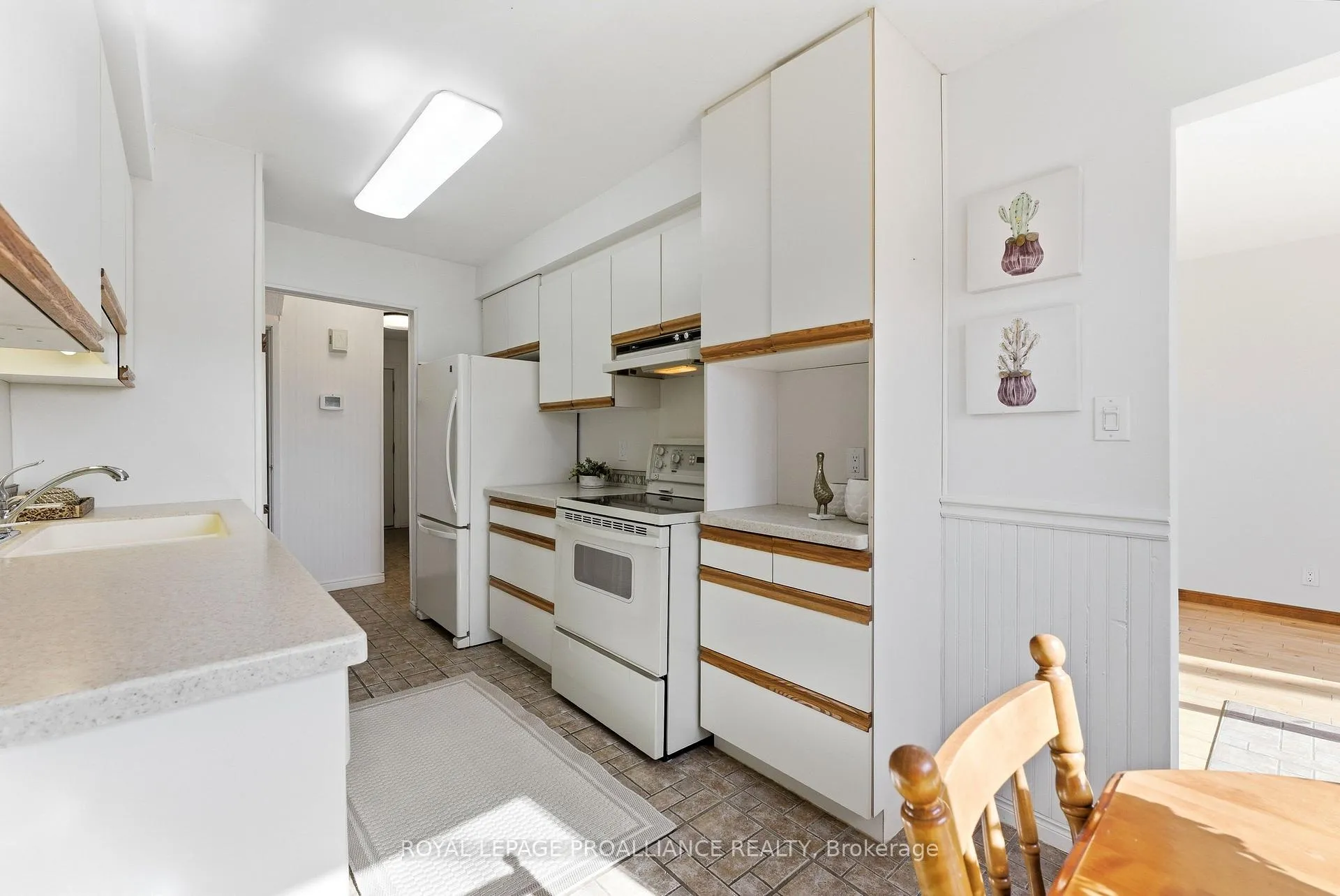 Photo 8 of Unit G, 168G Singleton Drive, Belleville, Belleville Ward — HOMEH