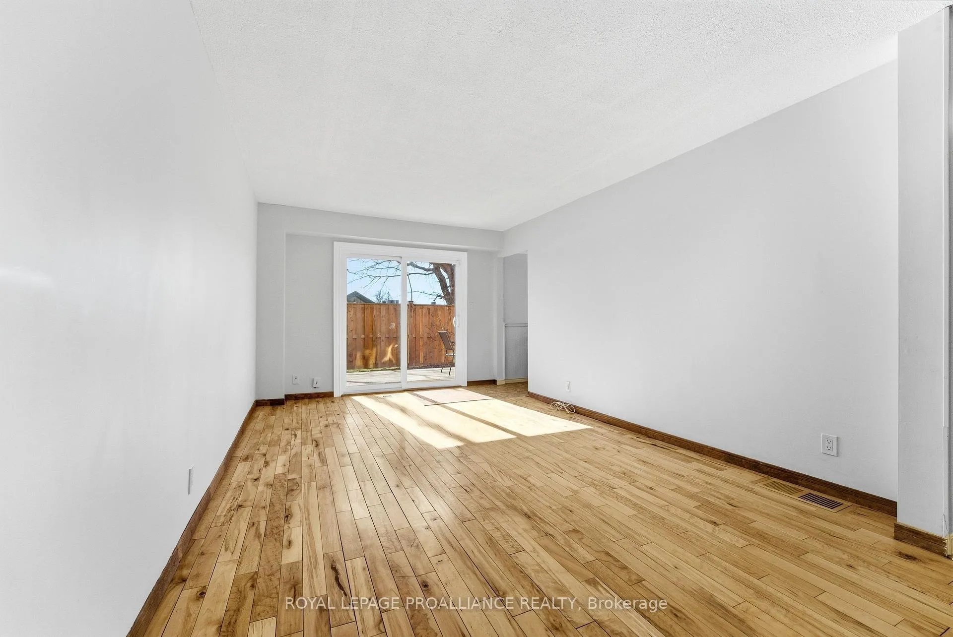 Photo 11 of Unit G, 168G Singleton Drive, Belleville, Belleville Ward — HOMEH
