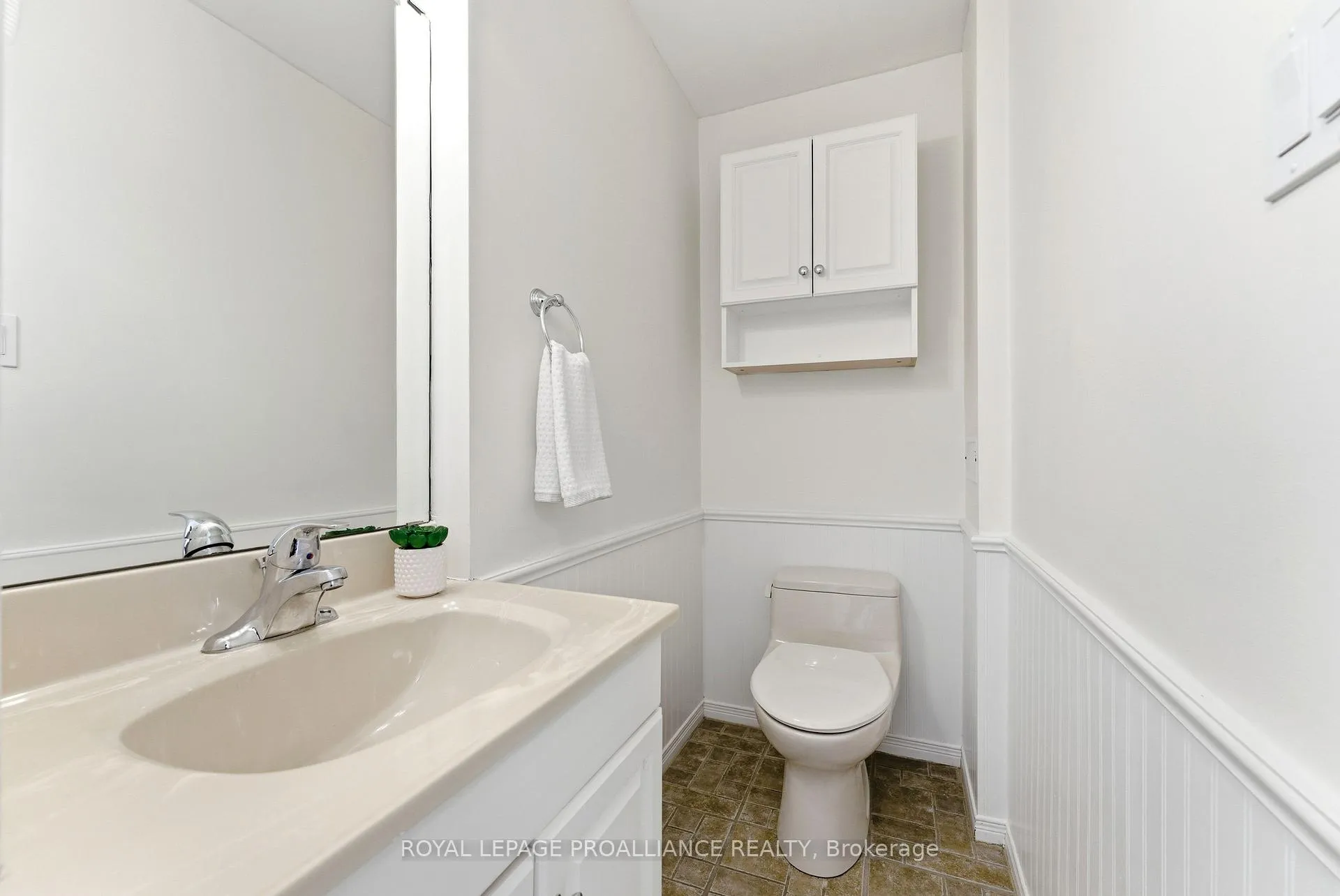 Photo 13 of Unit G, 168G Singleton Drive, Belleville, Belleville Ward — HOMEH