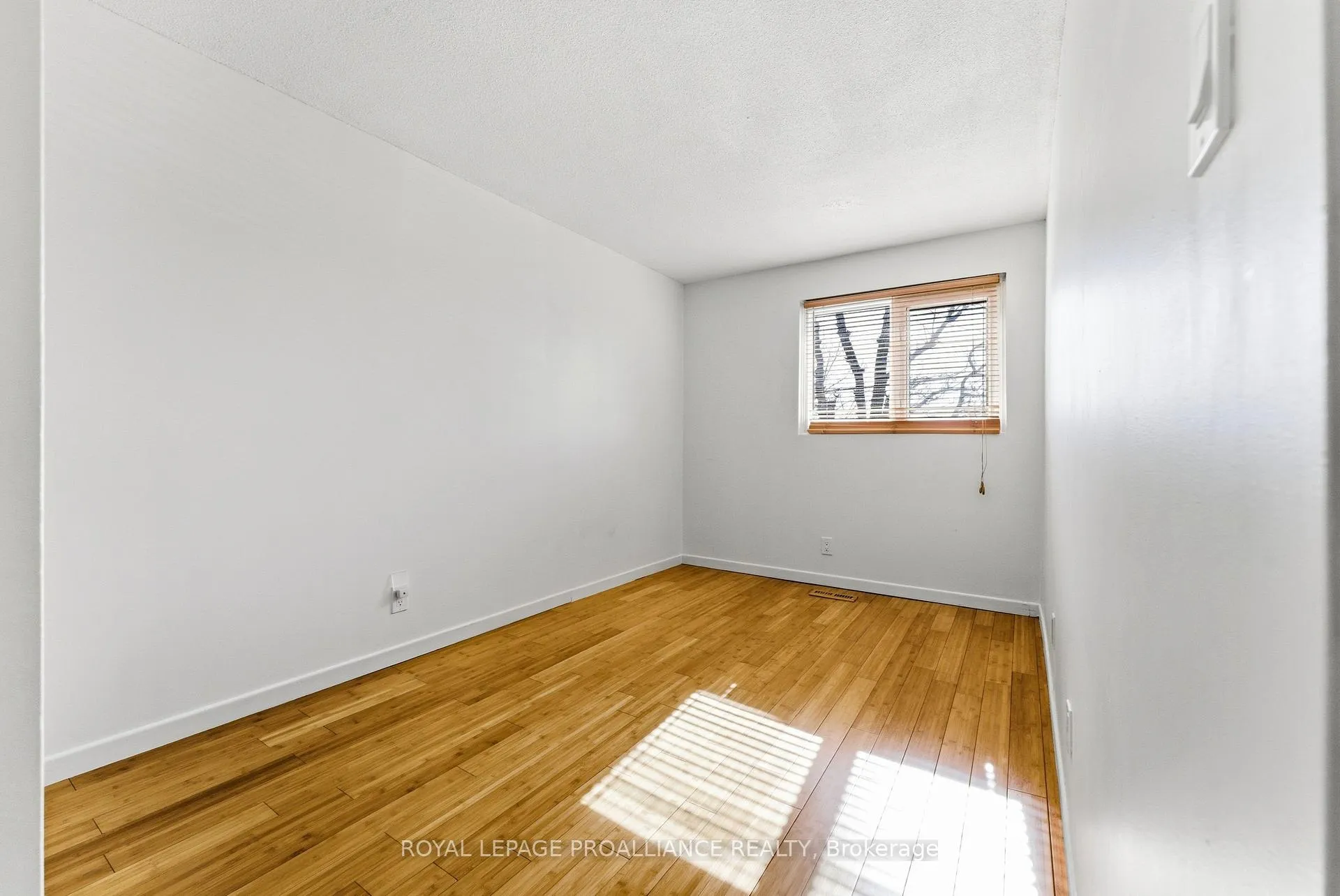 Photo 18 of Unit G, 168G Singleton Drive, Belleville, Belleville Ward — HOMEH
