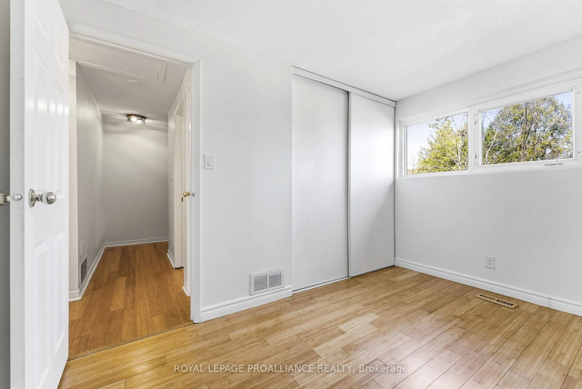 Photo 23 of Unit G, 168G Singleton Drive, Belleville, Belleville Ward — HOMEH