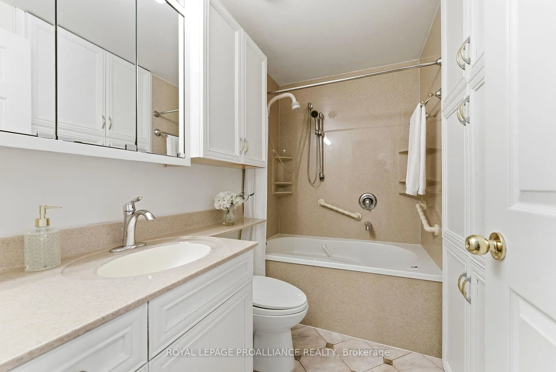 Photo 24 of Unit G, 168G Singleton Drive, Belleville, Belleville Ward — HOMEH