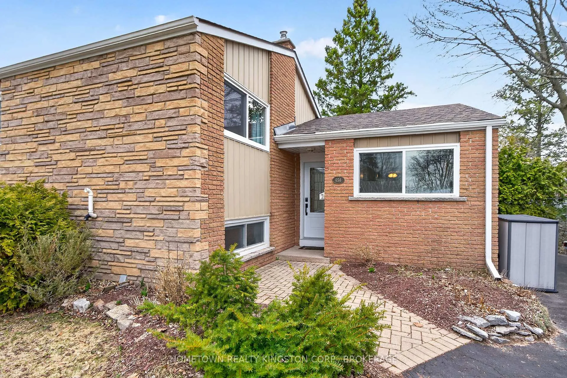 Photo 2 of 656 Carnaby Street, Kingston, South of Taylor-Kidd Blvd — HOMEH