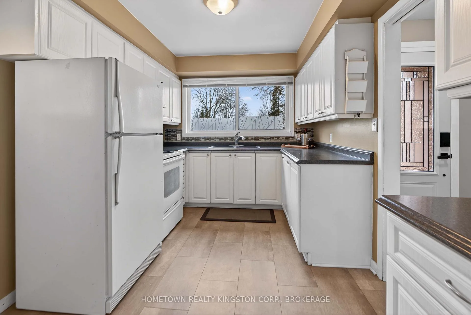 Photo 4 of 656 Carnaby Street, Kingston, South of Taylor-Kidd Blvd — HOMEH