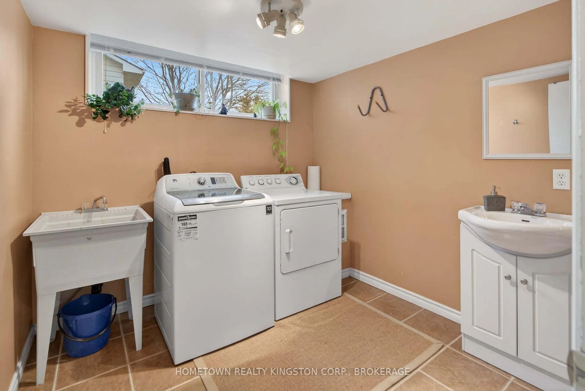 Photo 19 of 656 Carnaby Street, Kingston, South of Taylor-Kidd Blvd — HOMEH