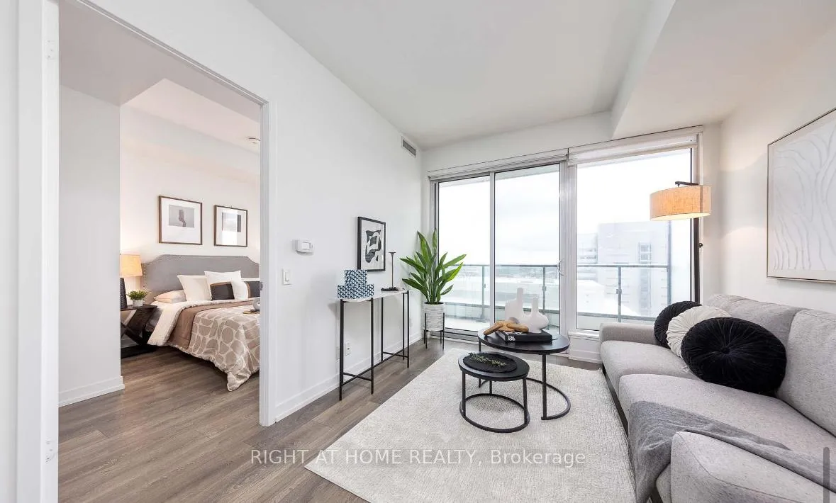 Front of Unit 1906, 5 Buttermill Avenue