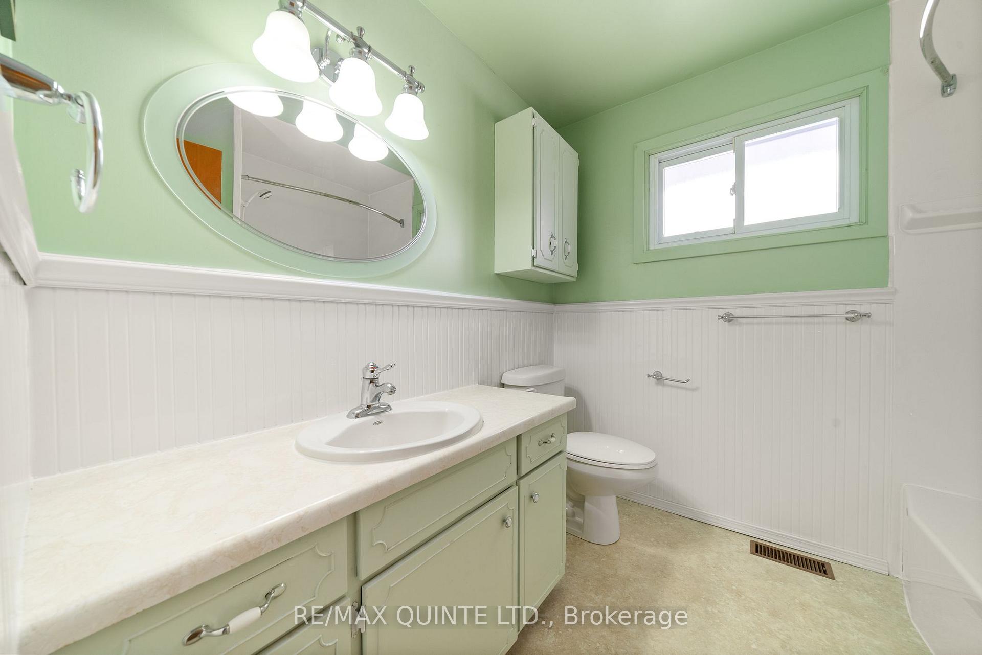 Photo 21 of 5 Joyce Crescent, Belleville, Belleville Ward — HOMEH